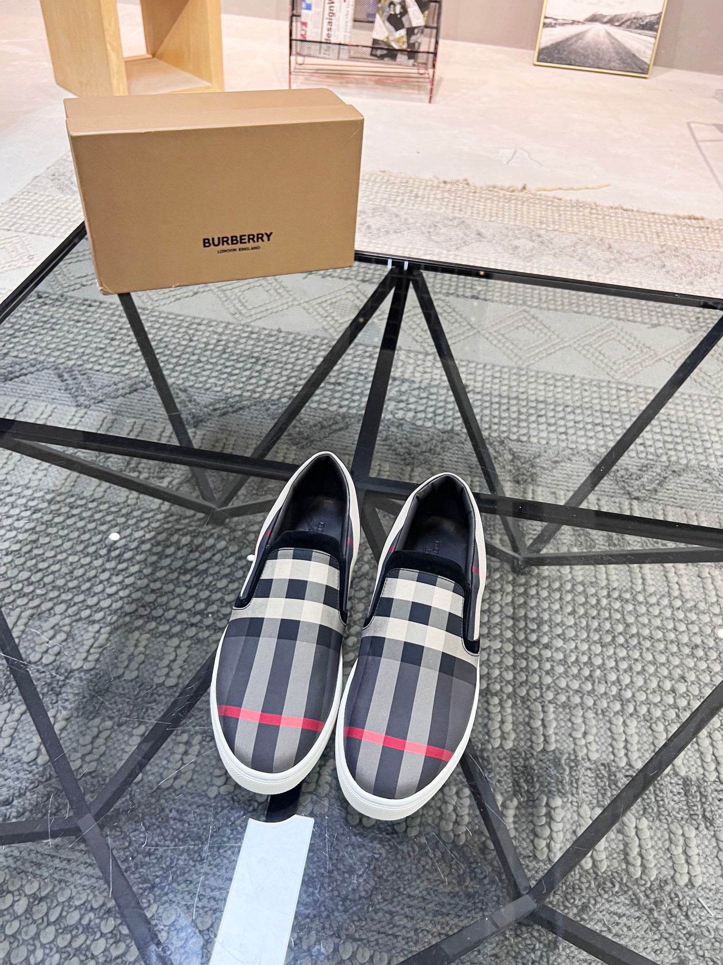 Burberry-082Shoes