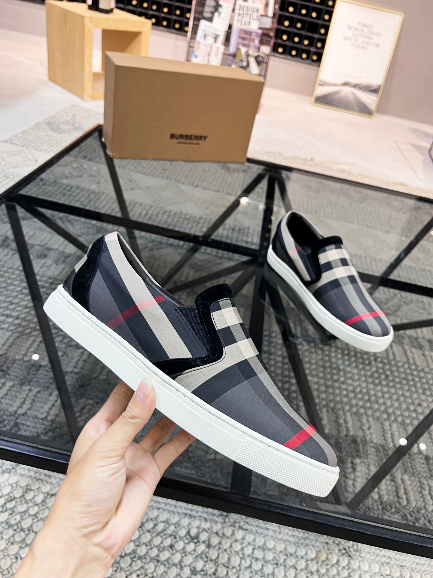 Burberry-082Shoes