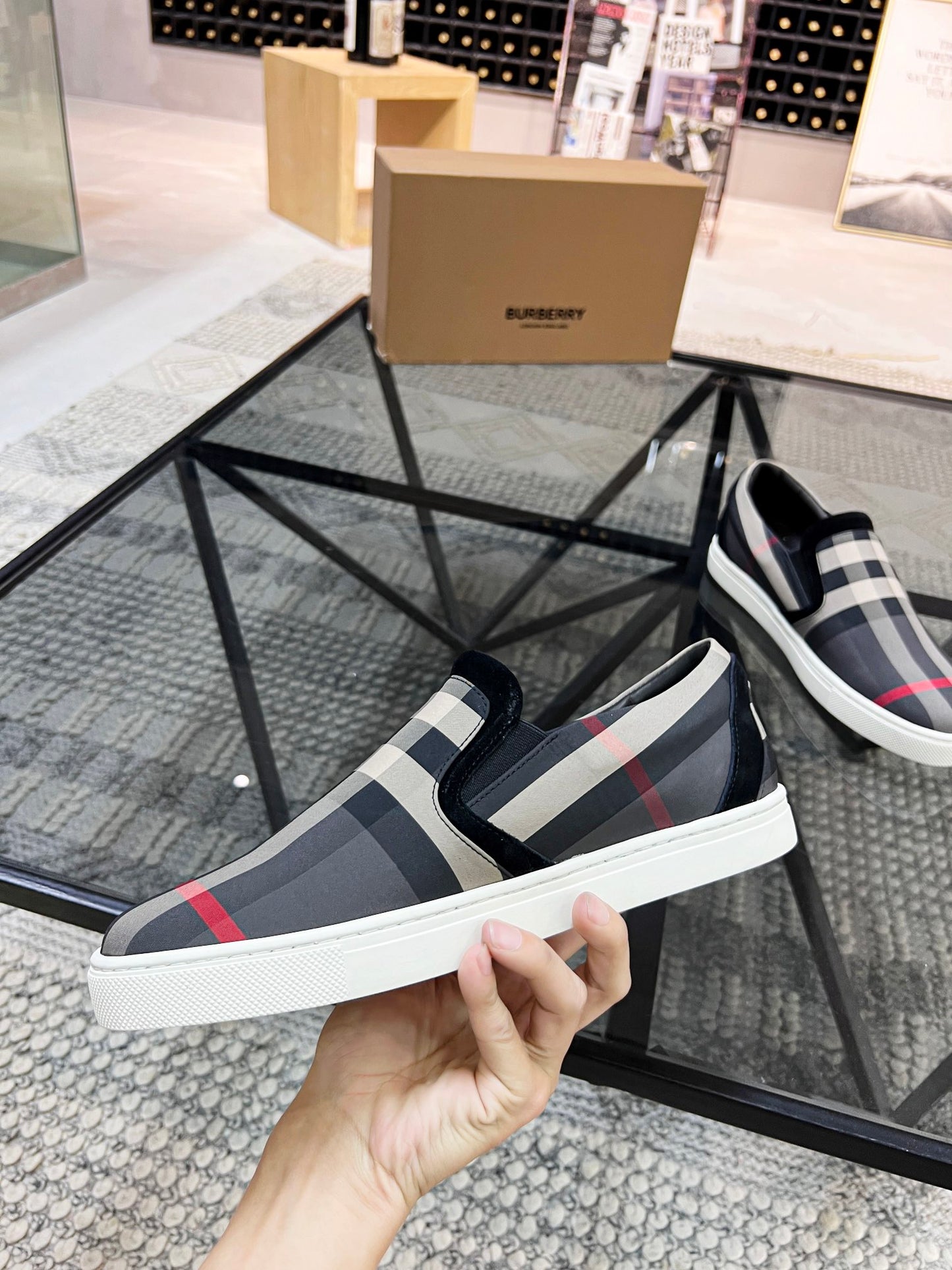 Burberry-082Shoes