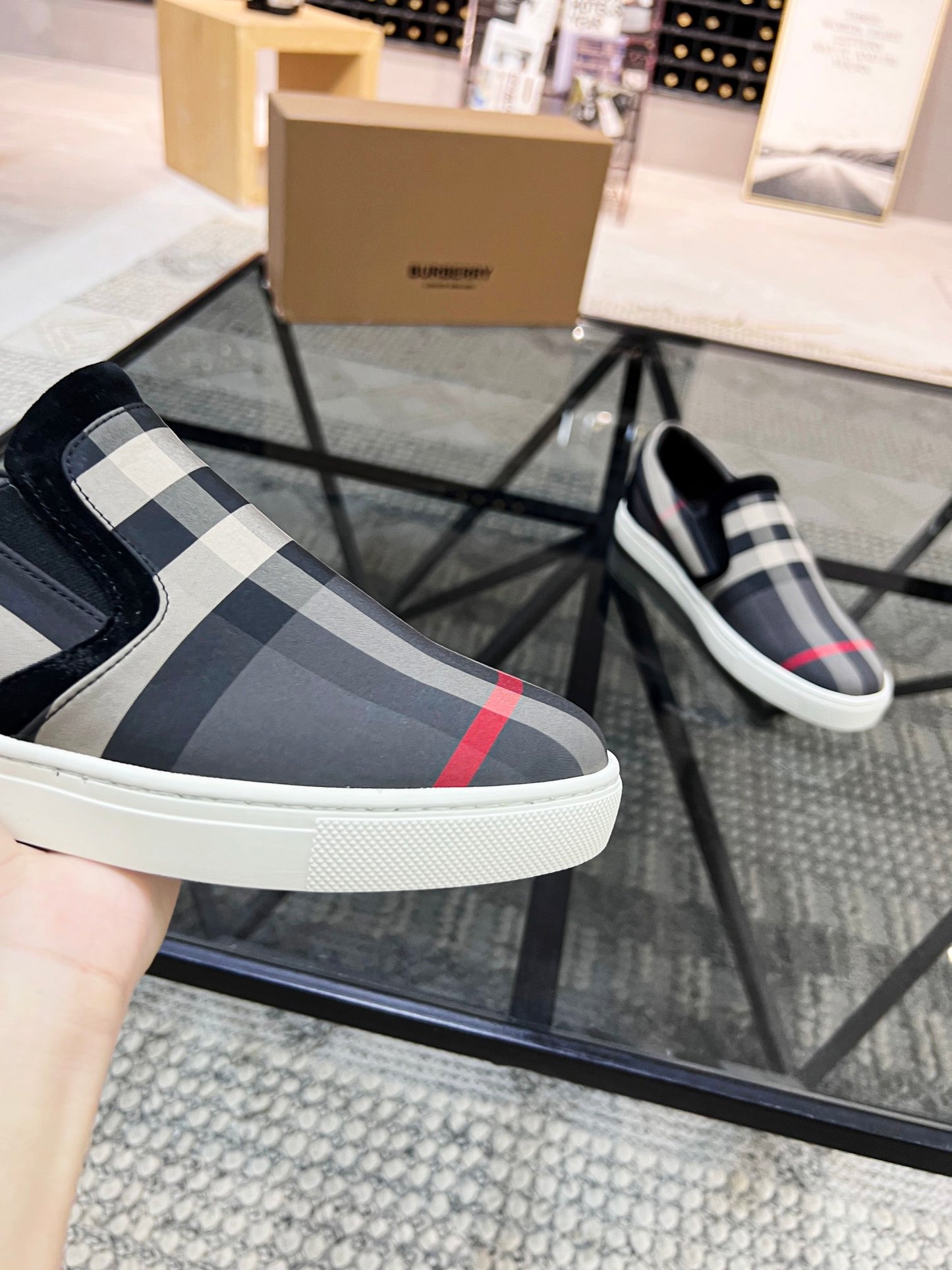 Burberry-082Shoes
