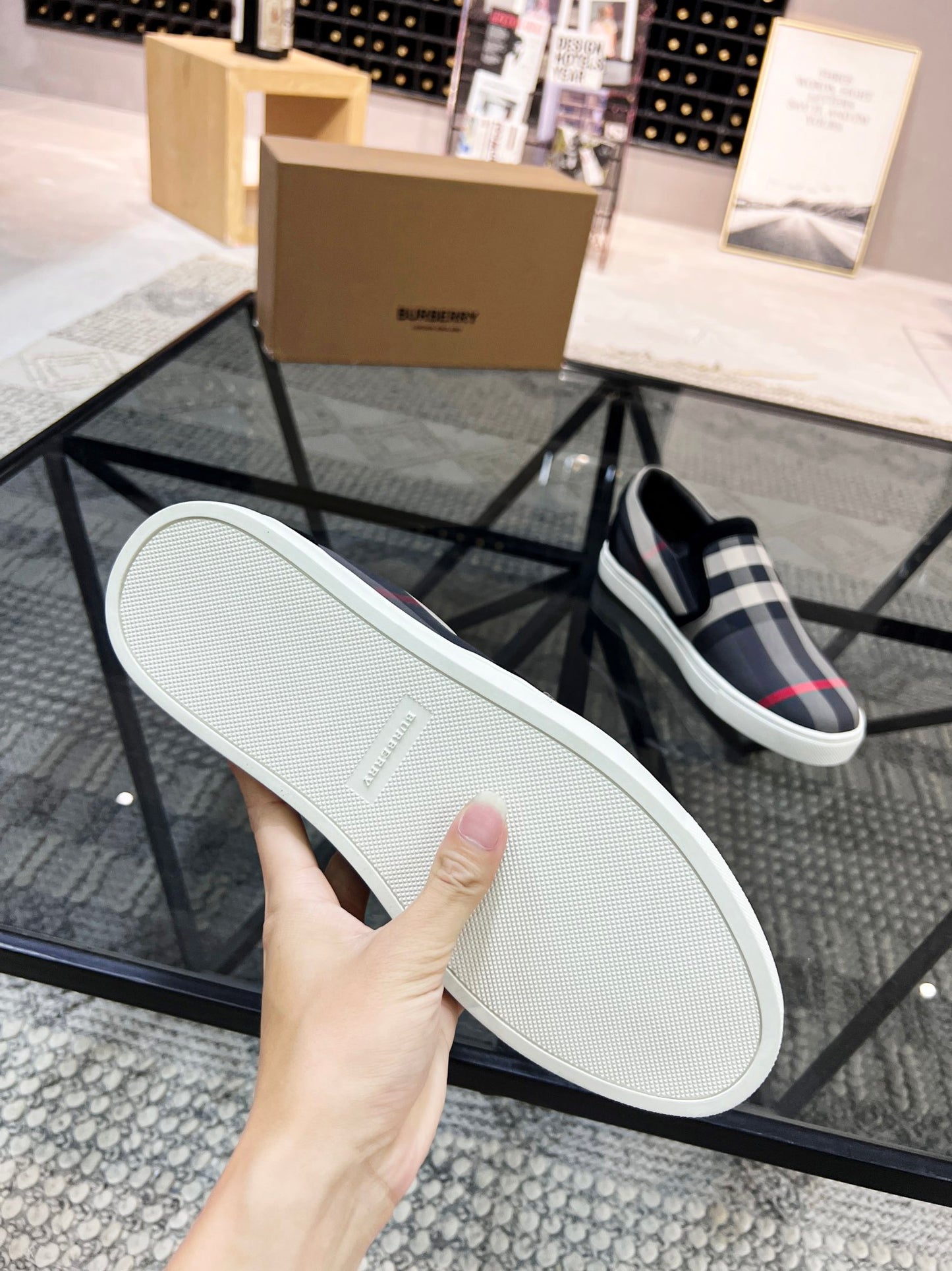 Burberry-082Shoes