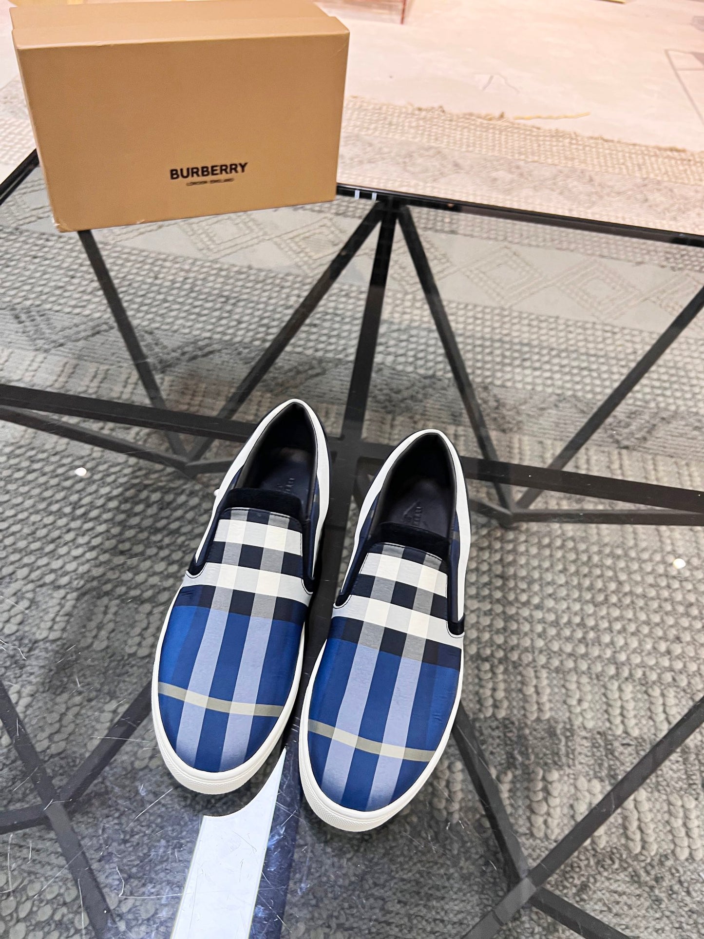 Burberry-083Shoes