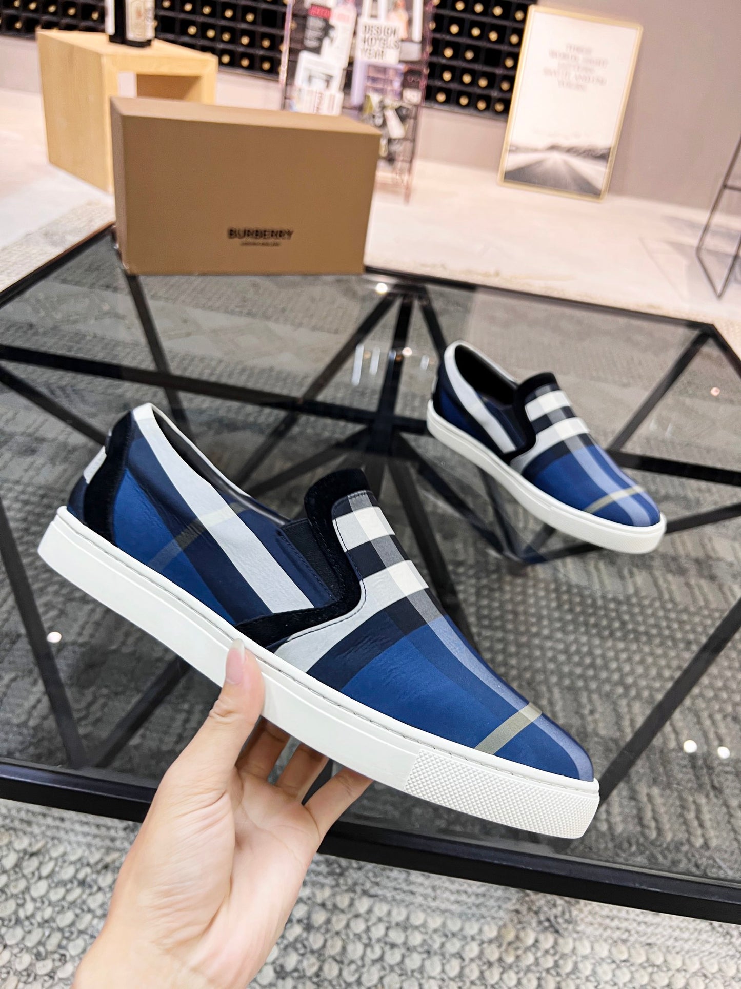 Burberry-083Shoes