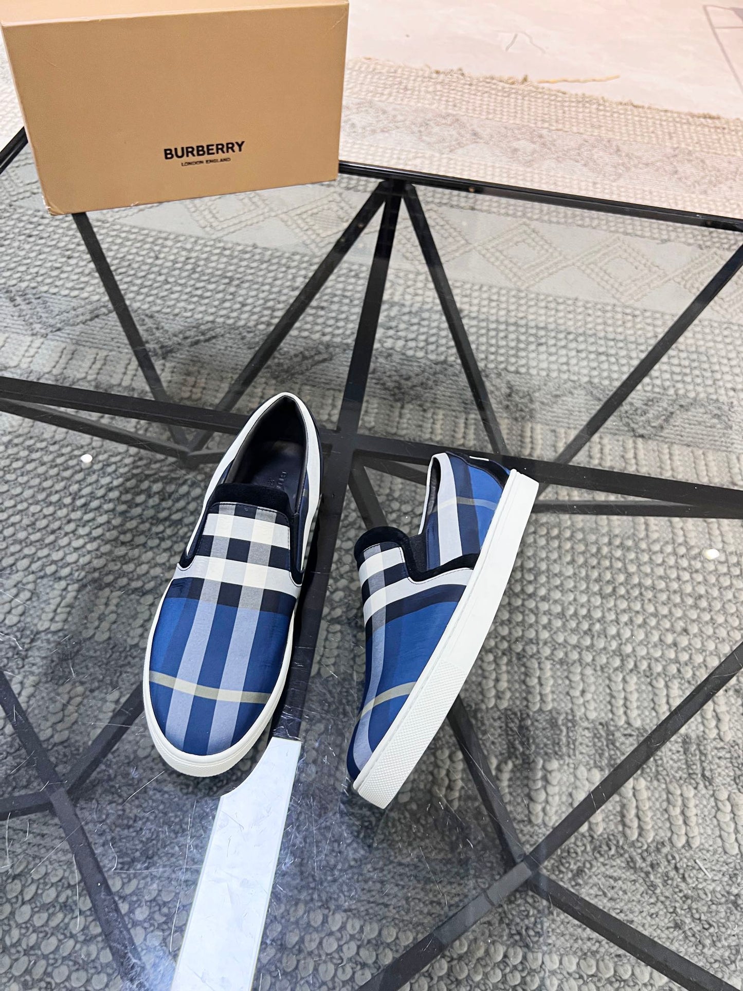Burberry-083Shoes