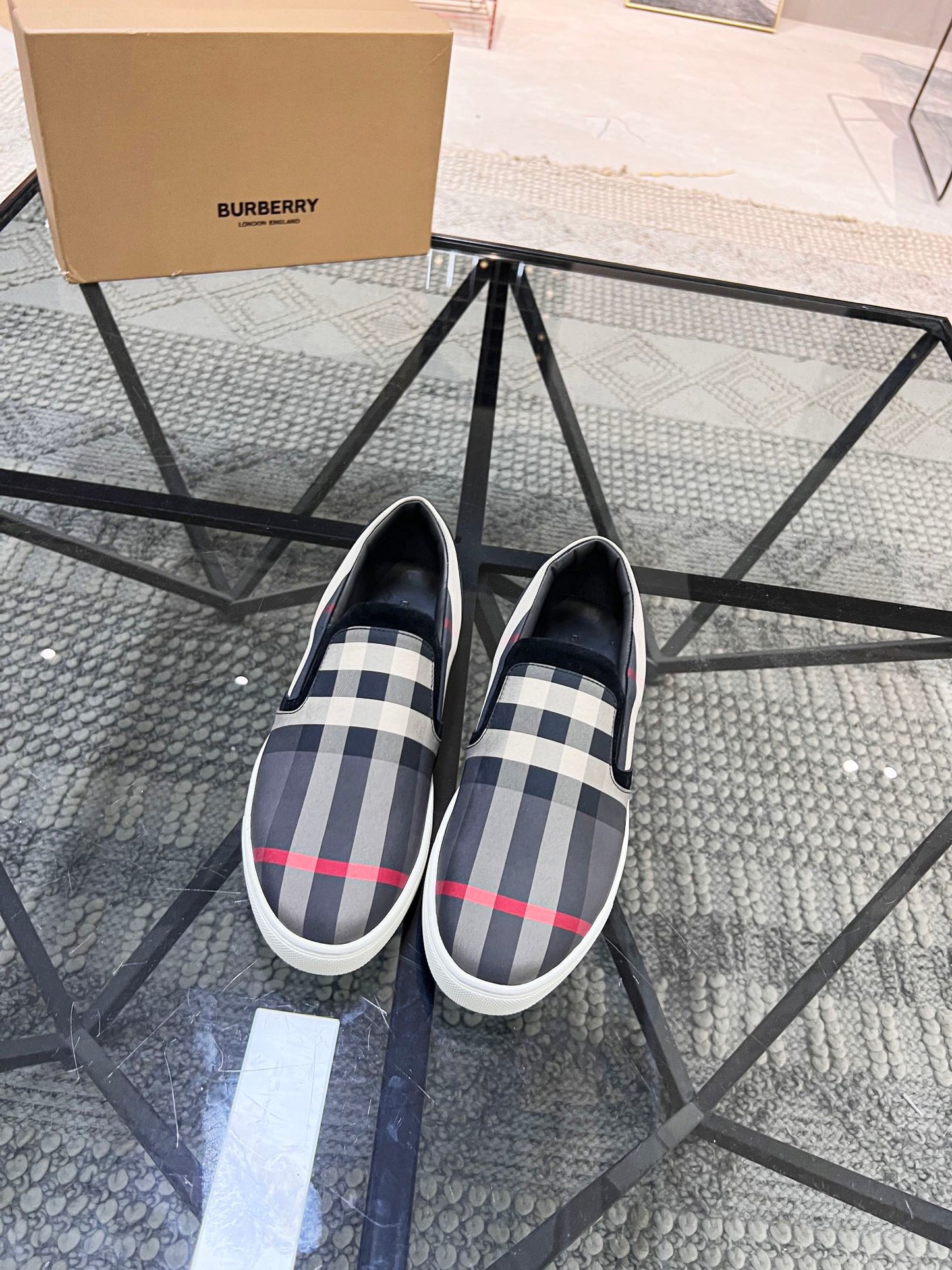Burberry-084Shoes