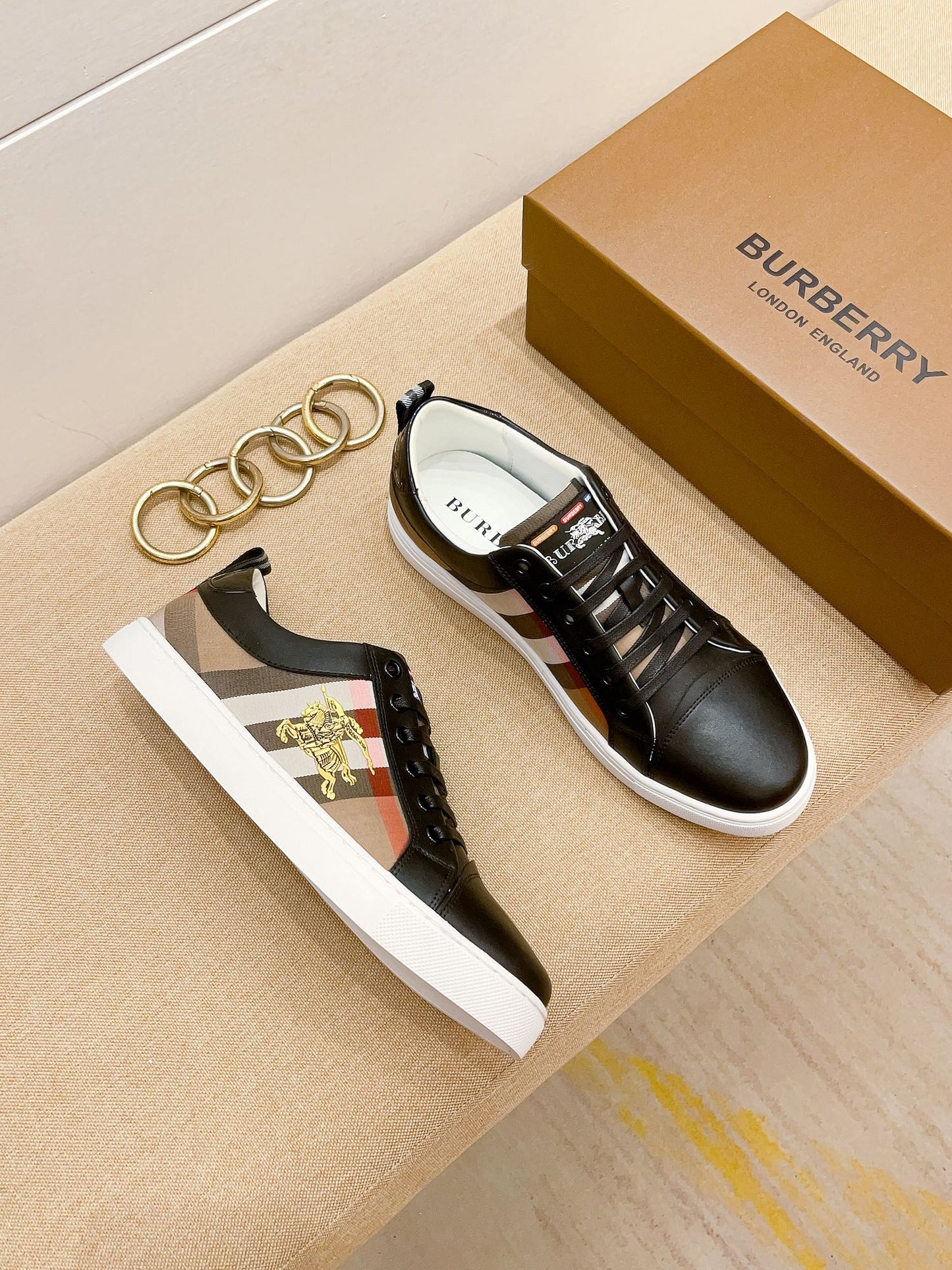 Burberry-090Shoes