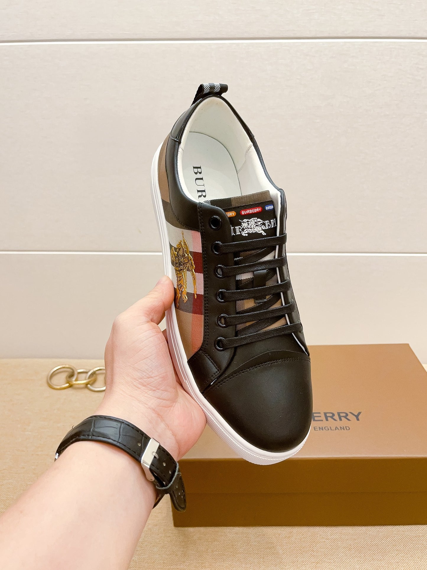 Burberry-090Shoes