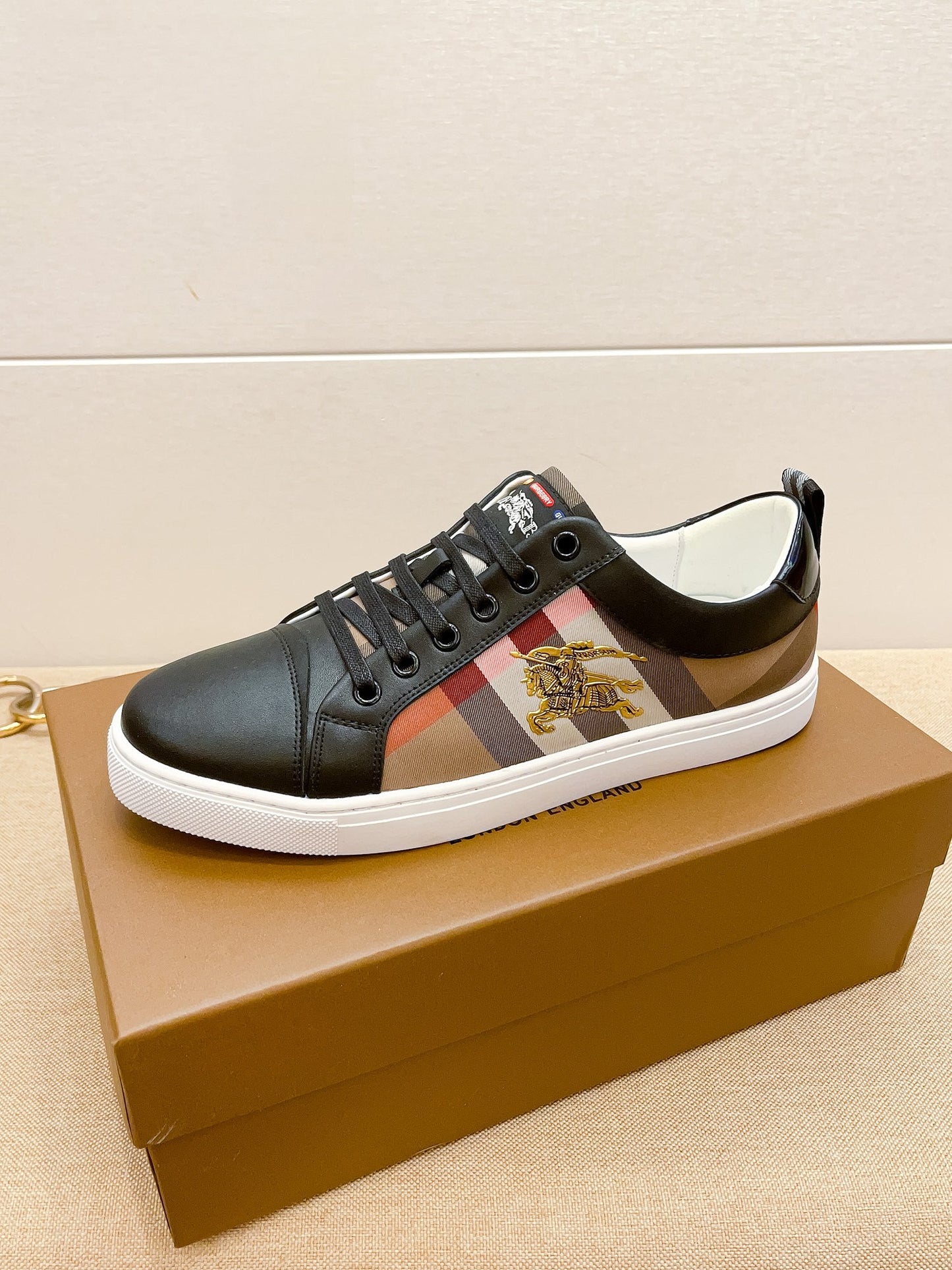 Burberry-090Shoes