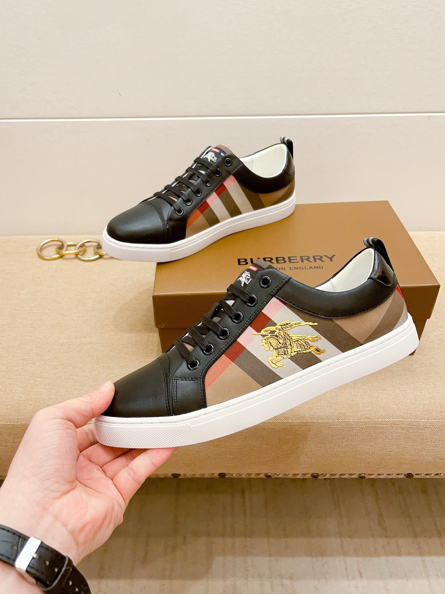Burberry-090Shoes