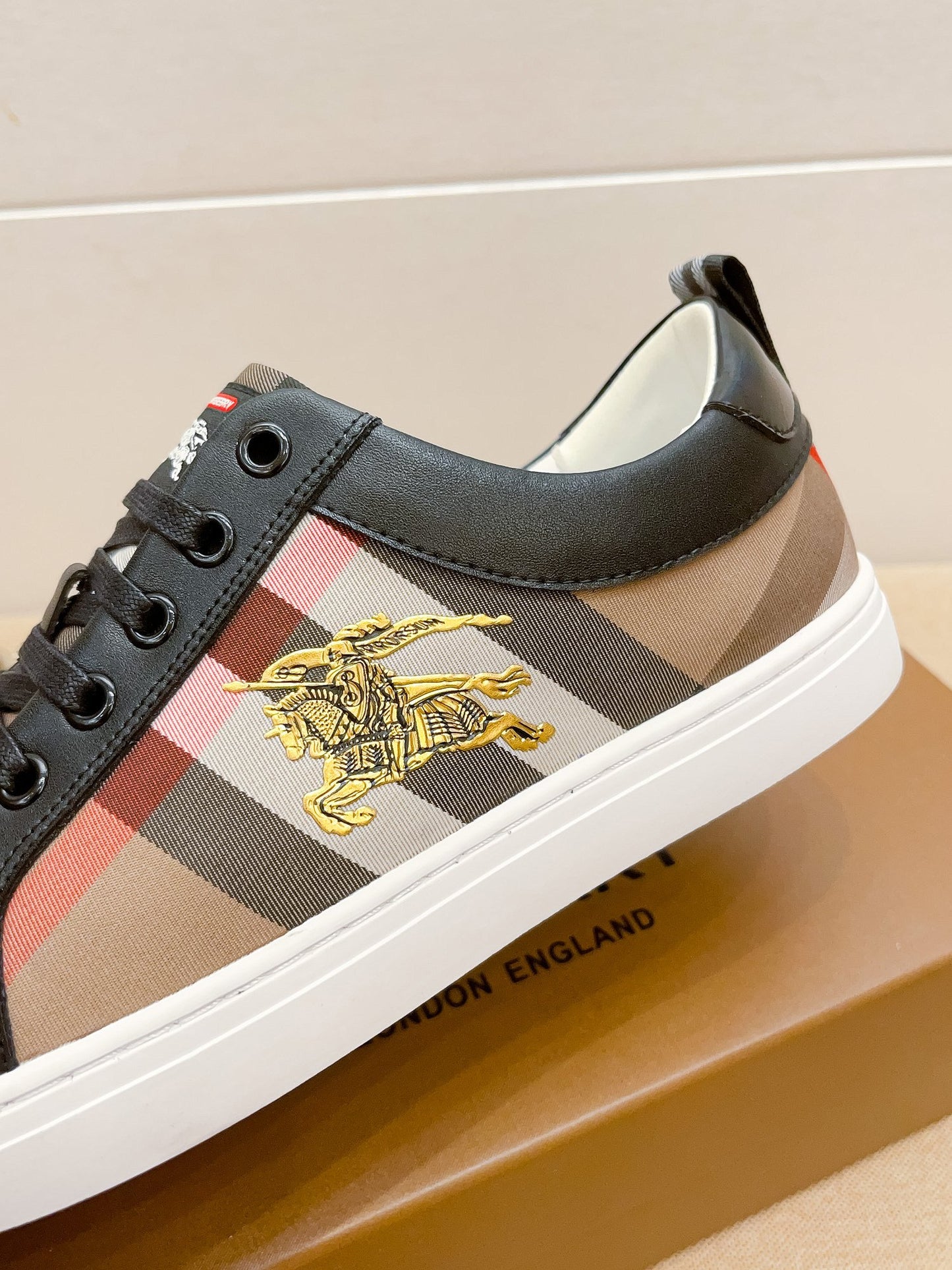 Burberry-090Shoes