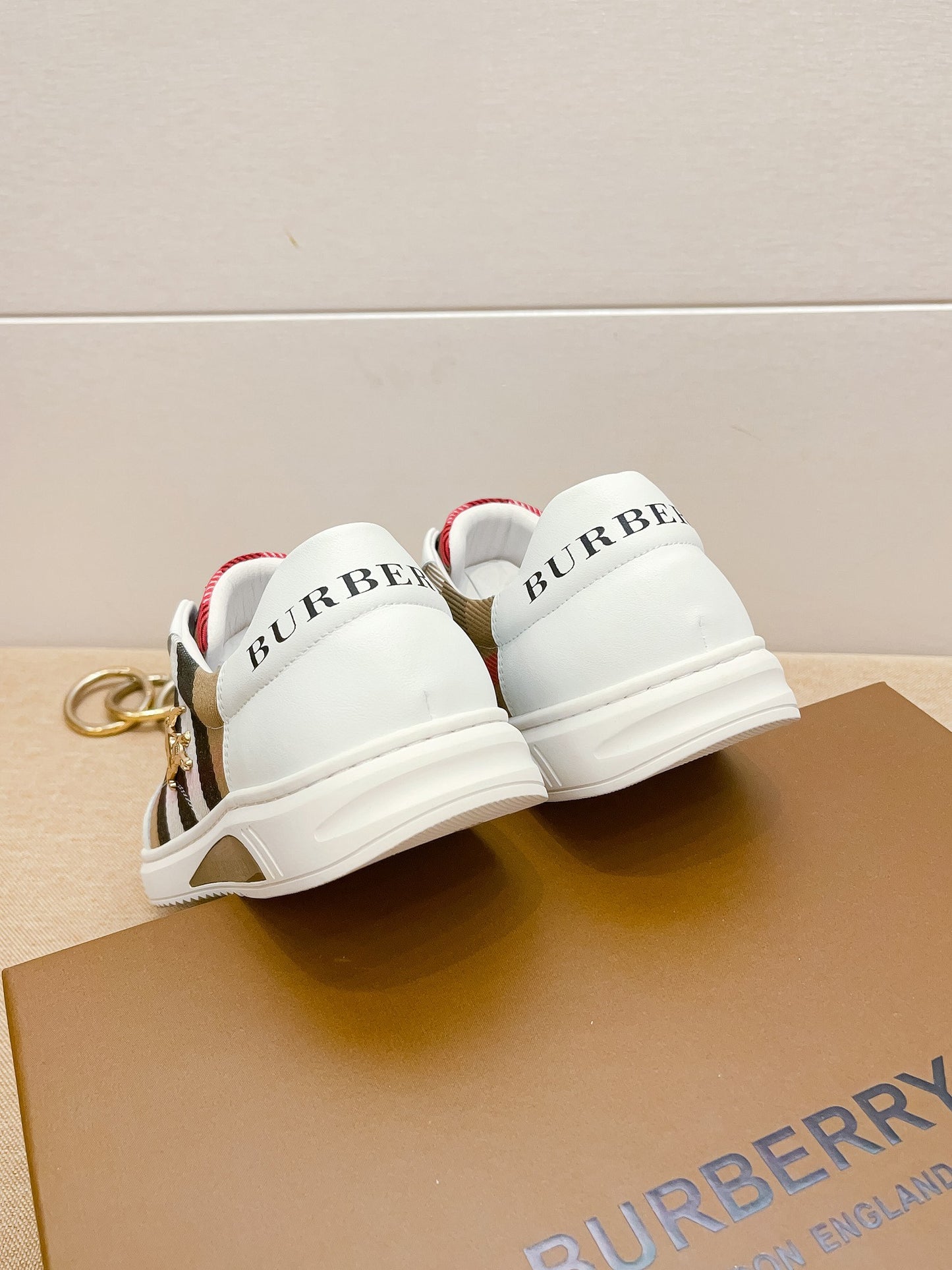 Burberry-085Shoes