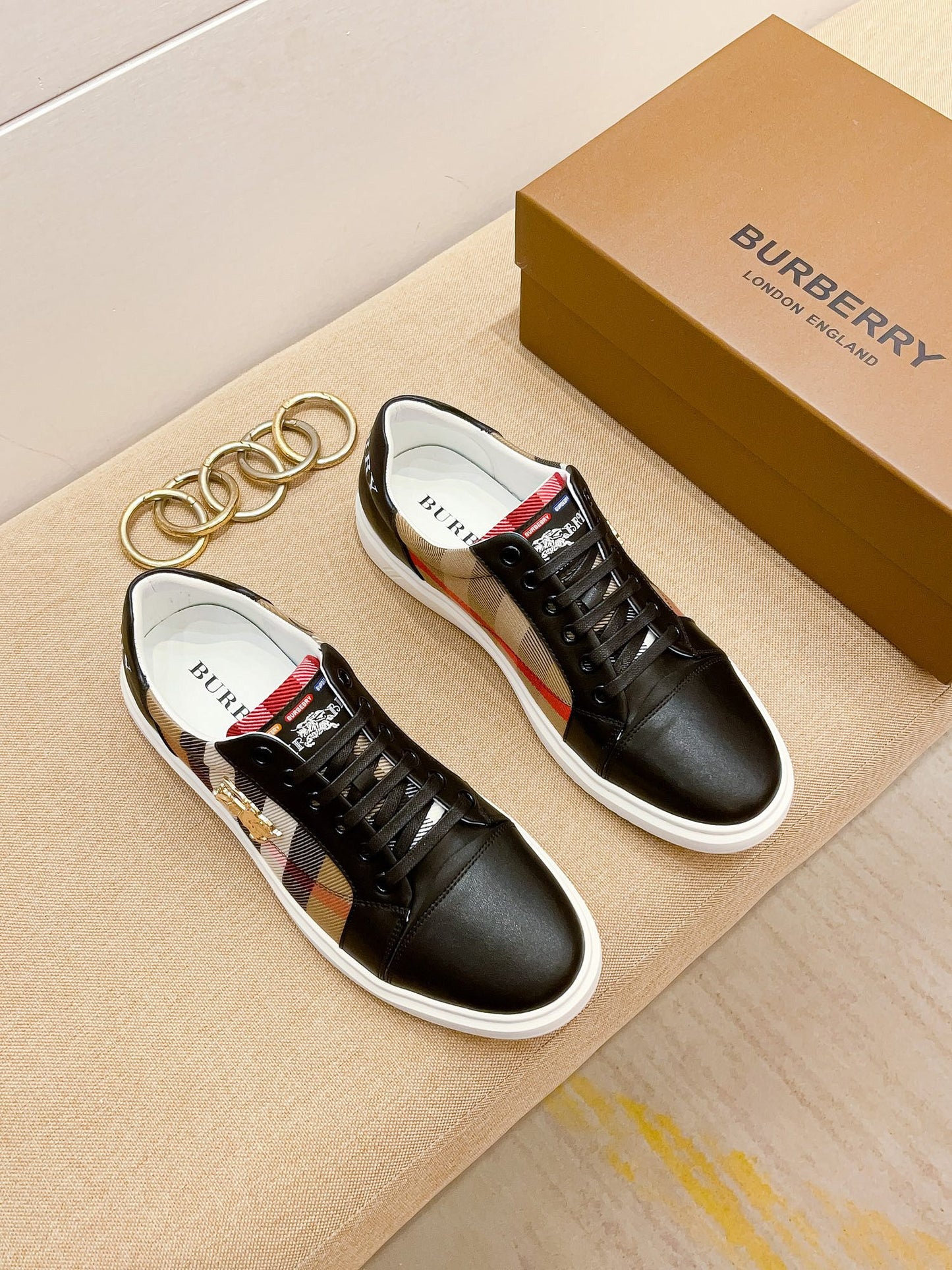 Burberry-086Shoes