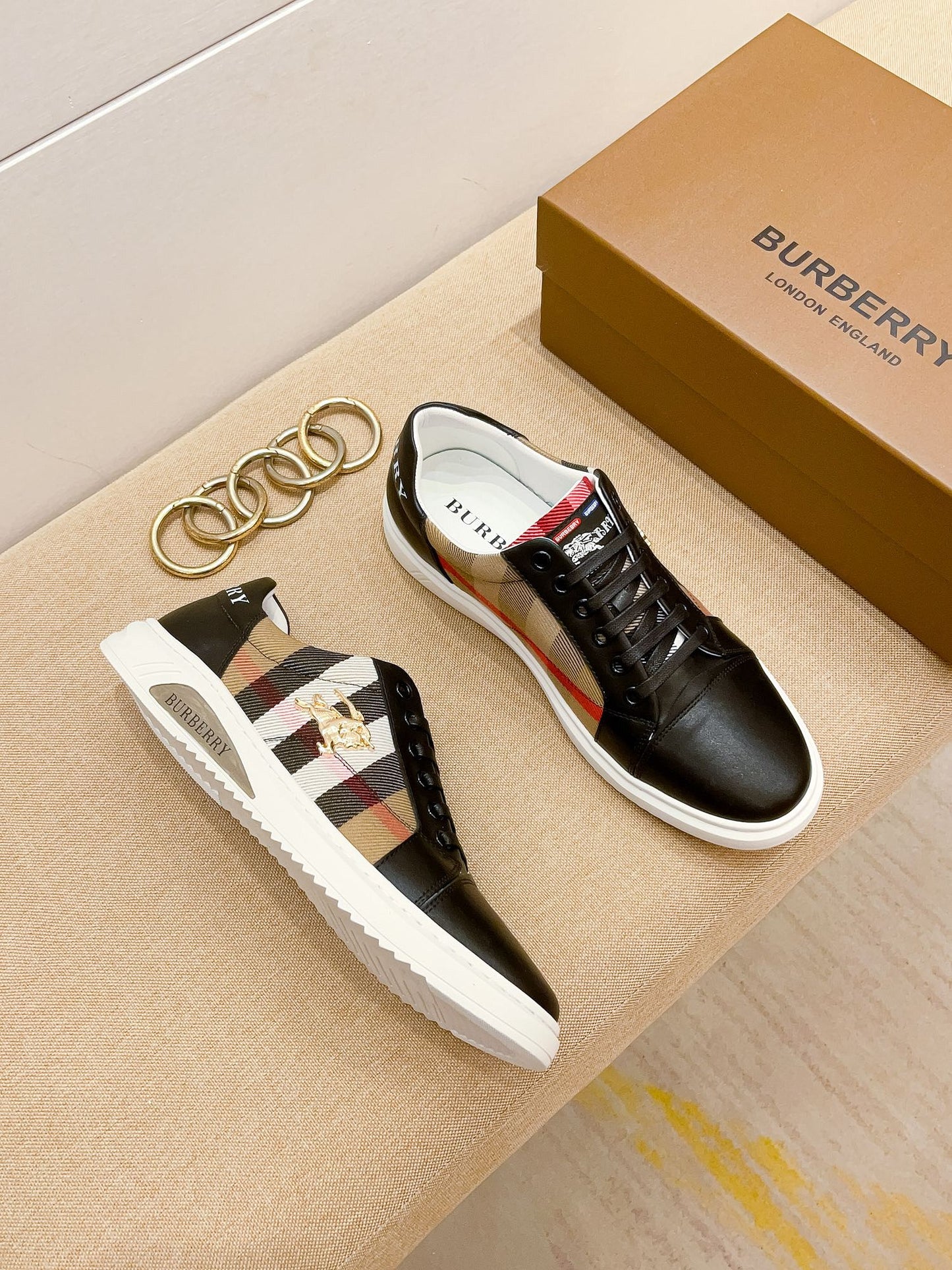 Burberry-086Shoes