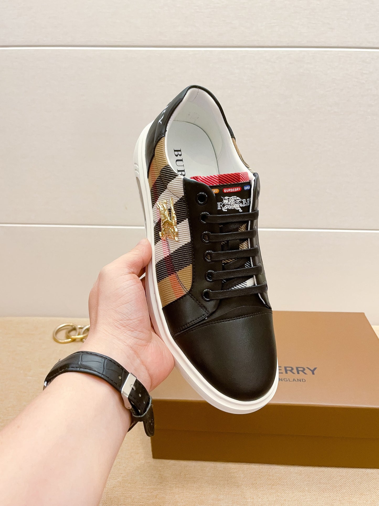 Burberry-086Shoes