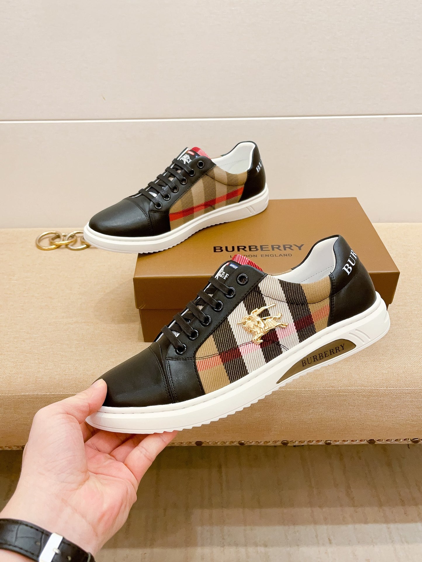Burberry-086Shoes