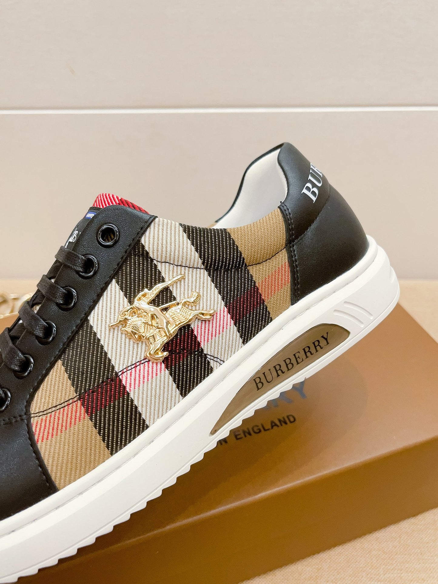 Burberry-086Shoes