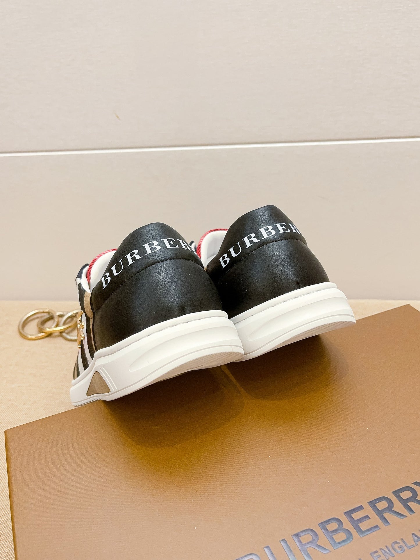 Burberry-086Shoes