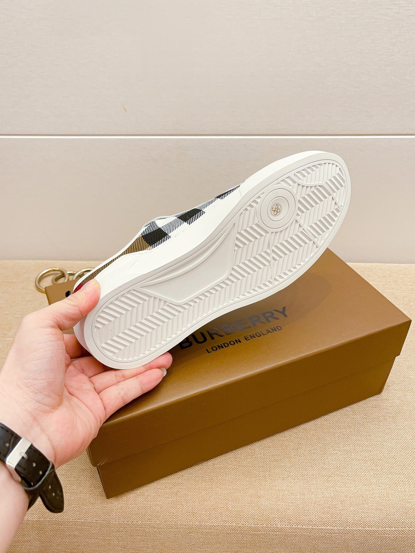 Burberry-087Shoes