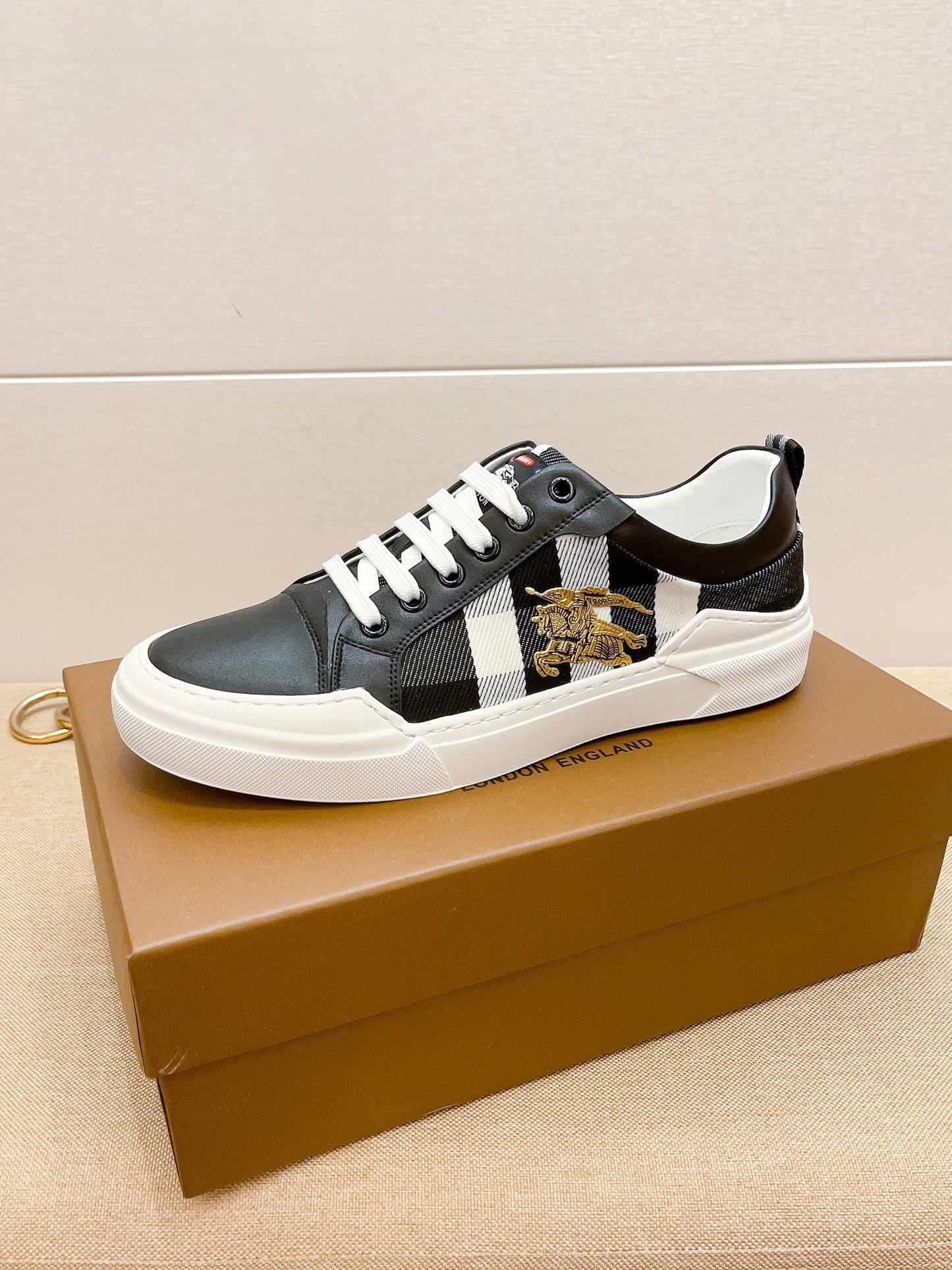 Burberry-088Shoes
