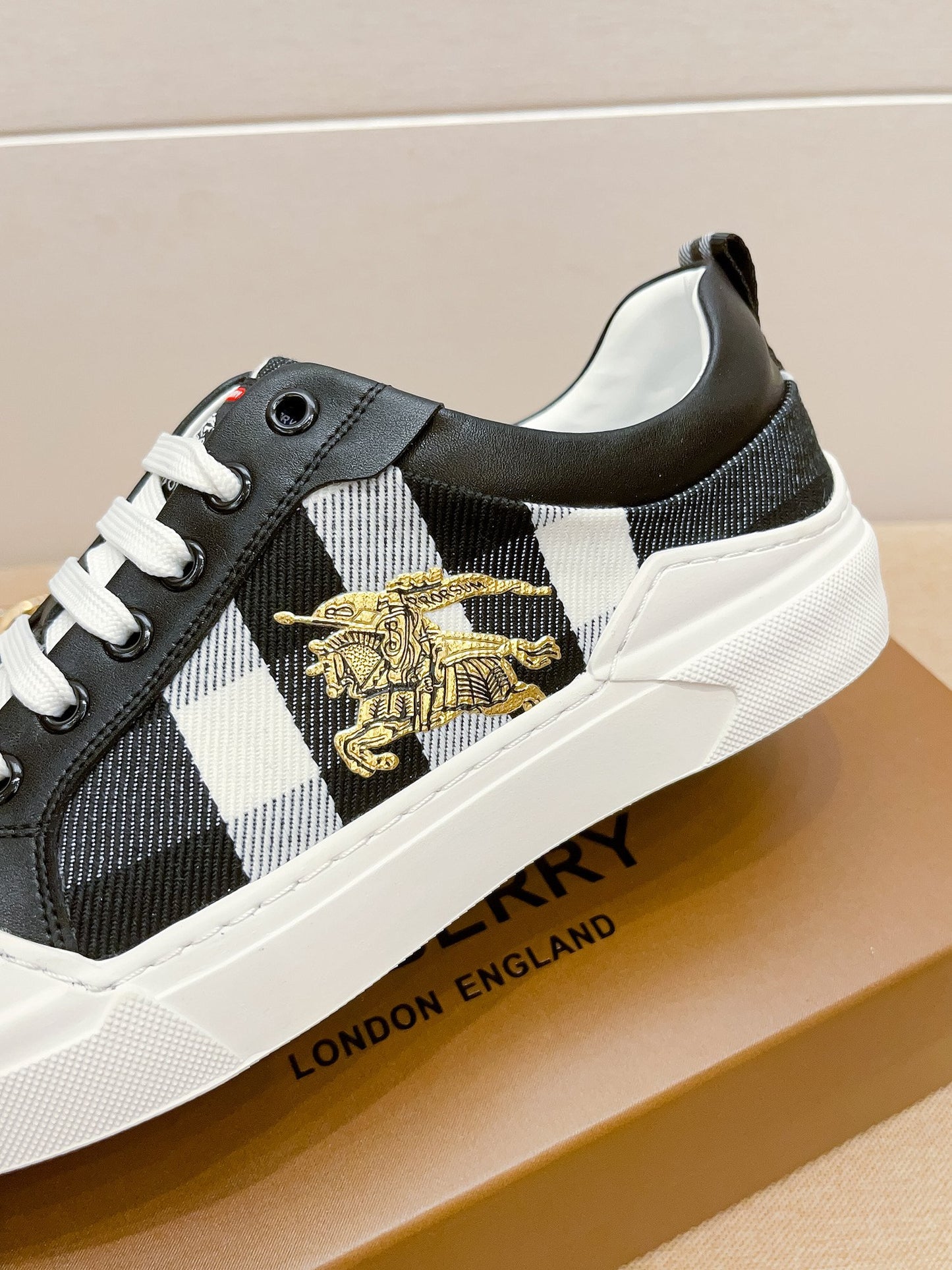 Burberry-088Shoes