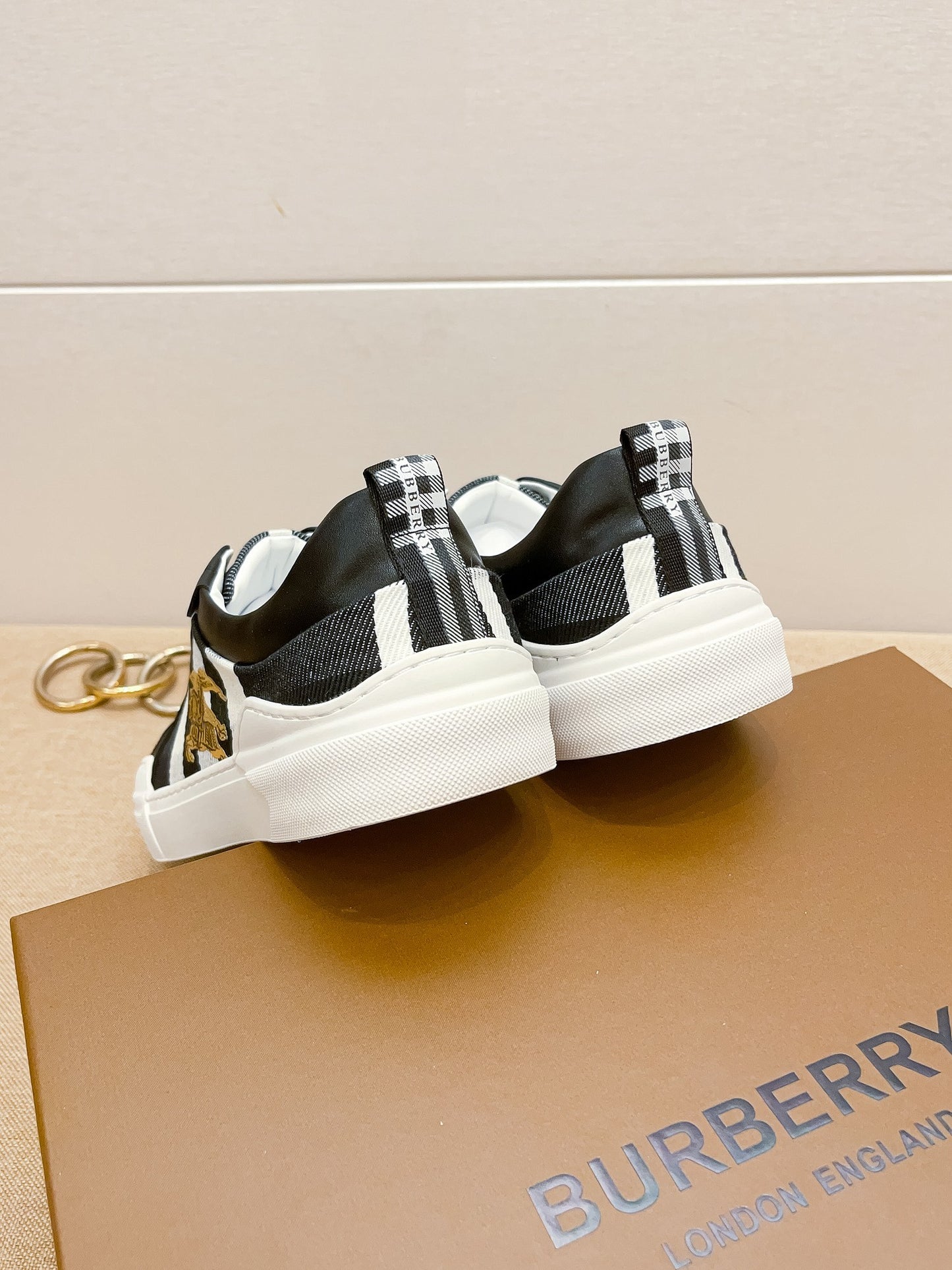 Burberry-088Shoes
