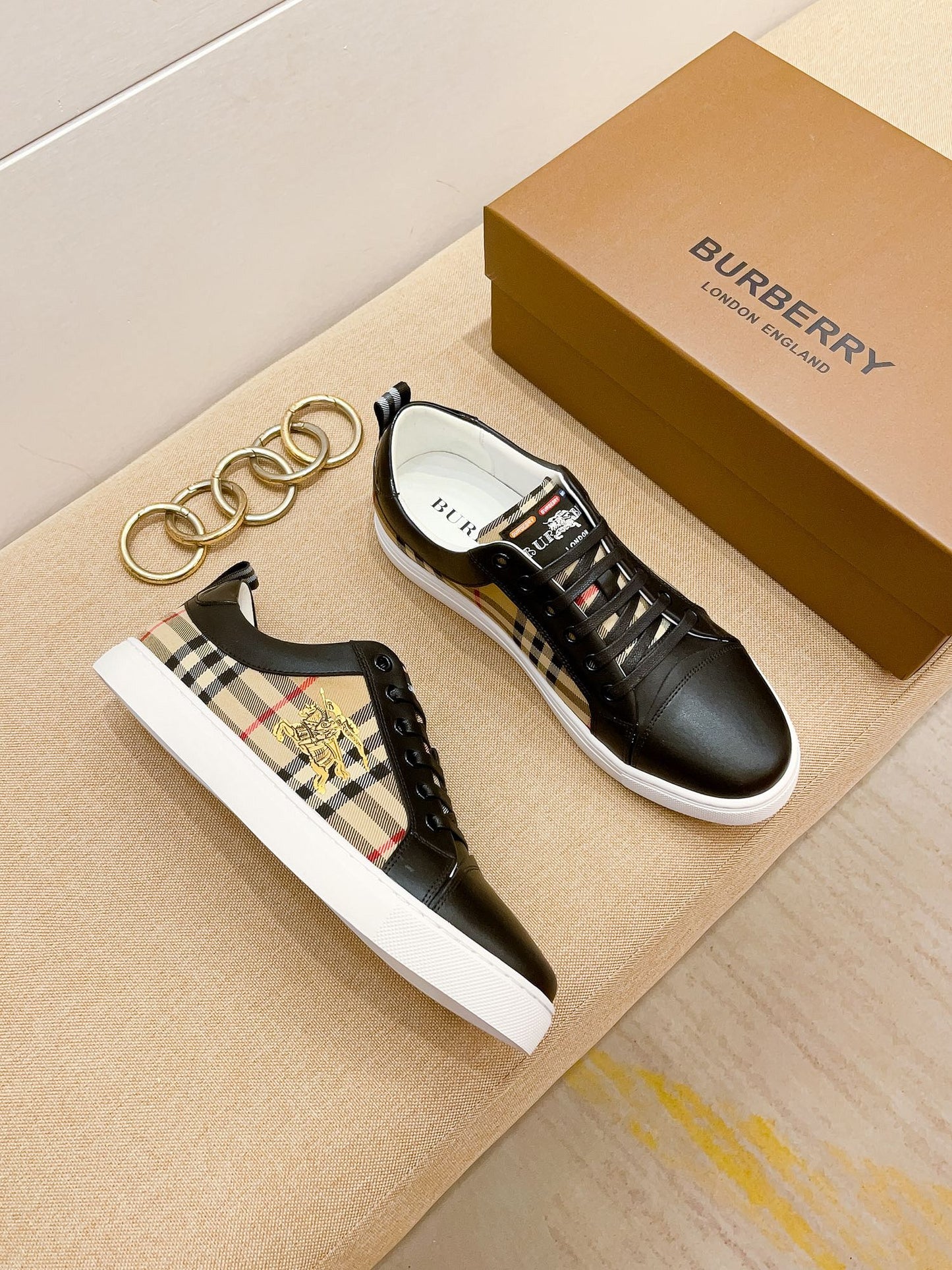 Burberry-089Shoes