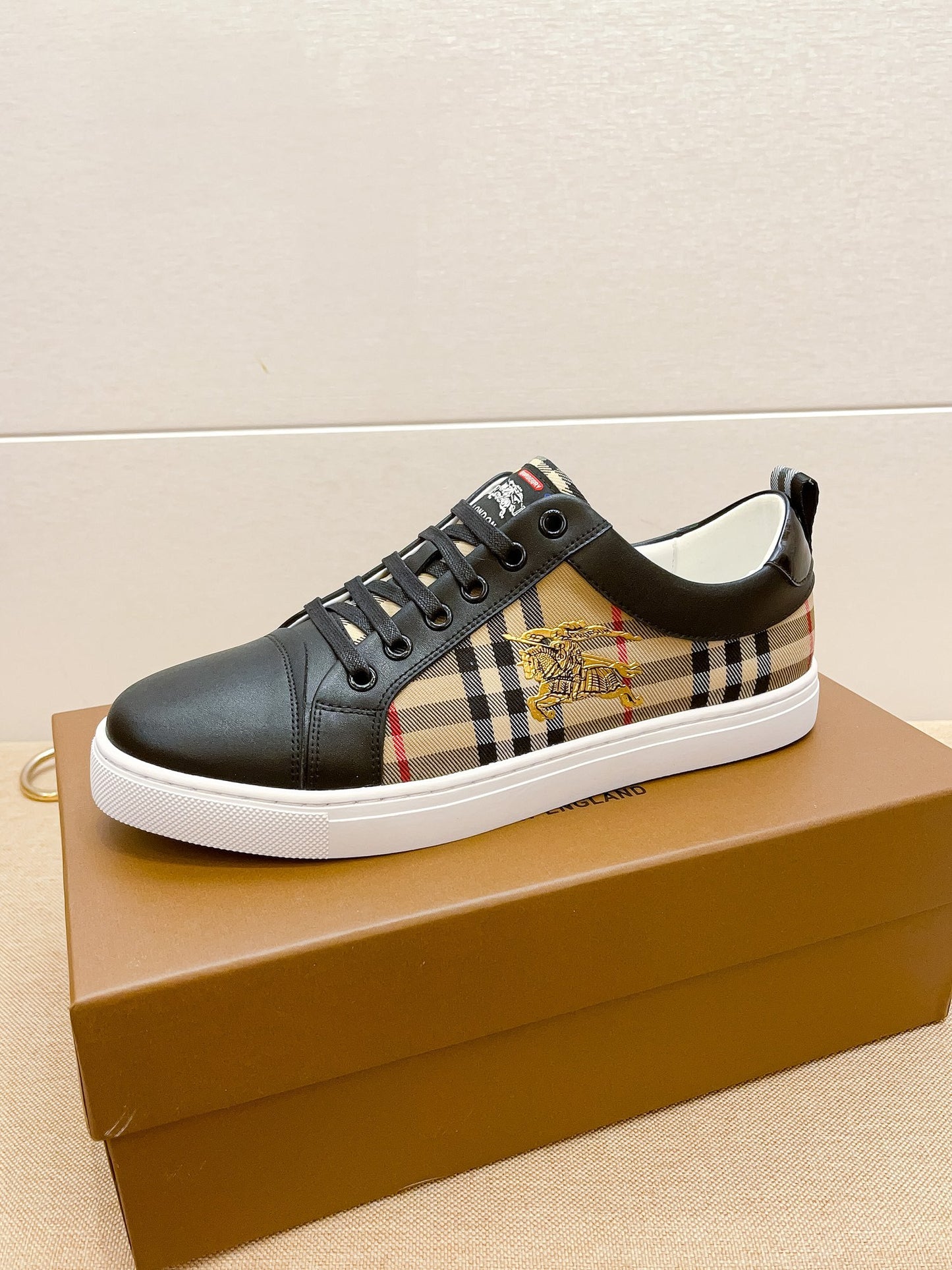 Burberry-089Shoes