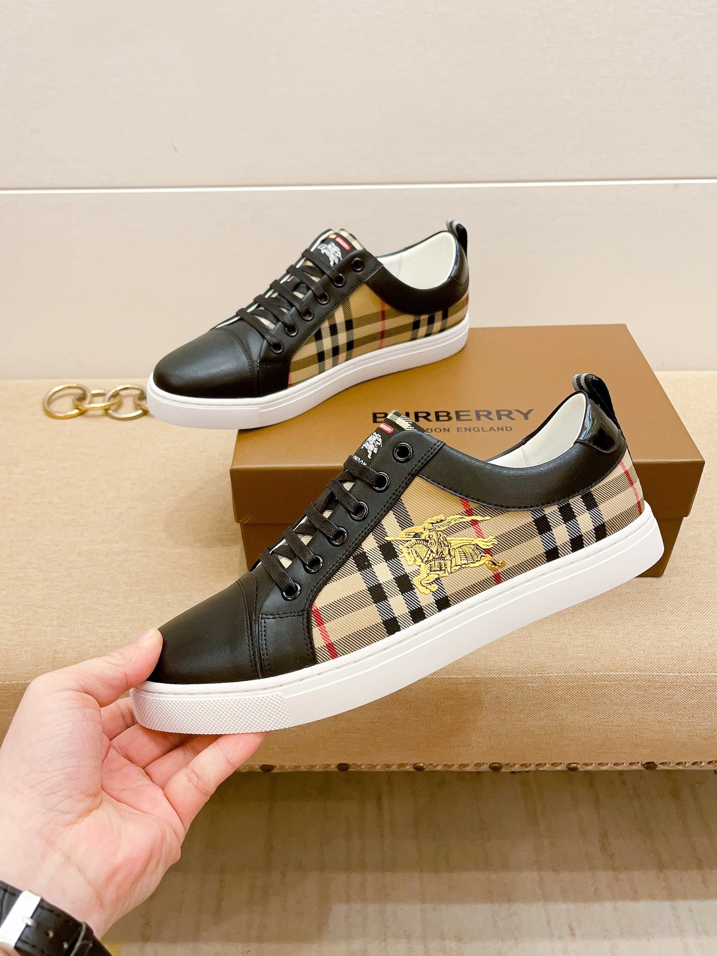 Burberry-089Shoes