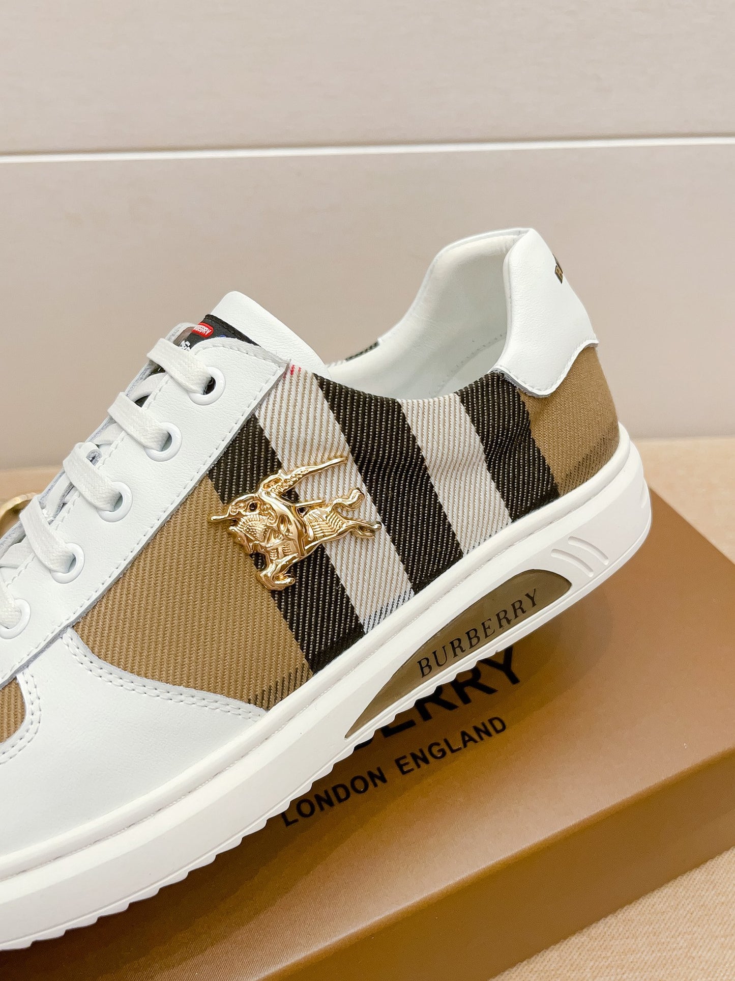 Burberry-093Shoes