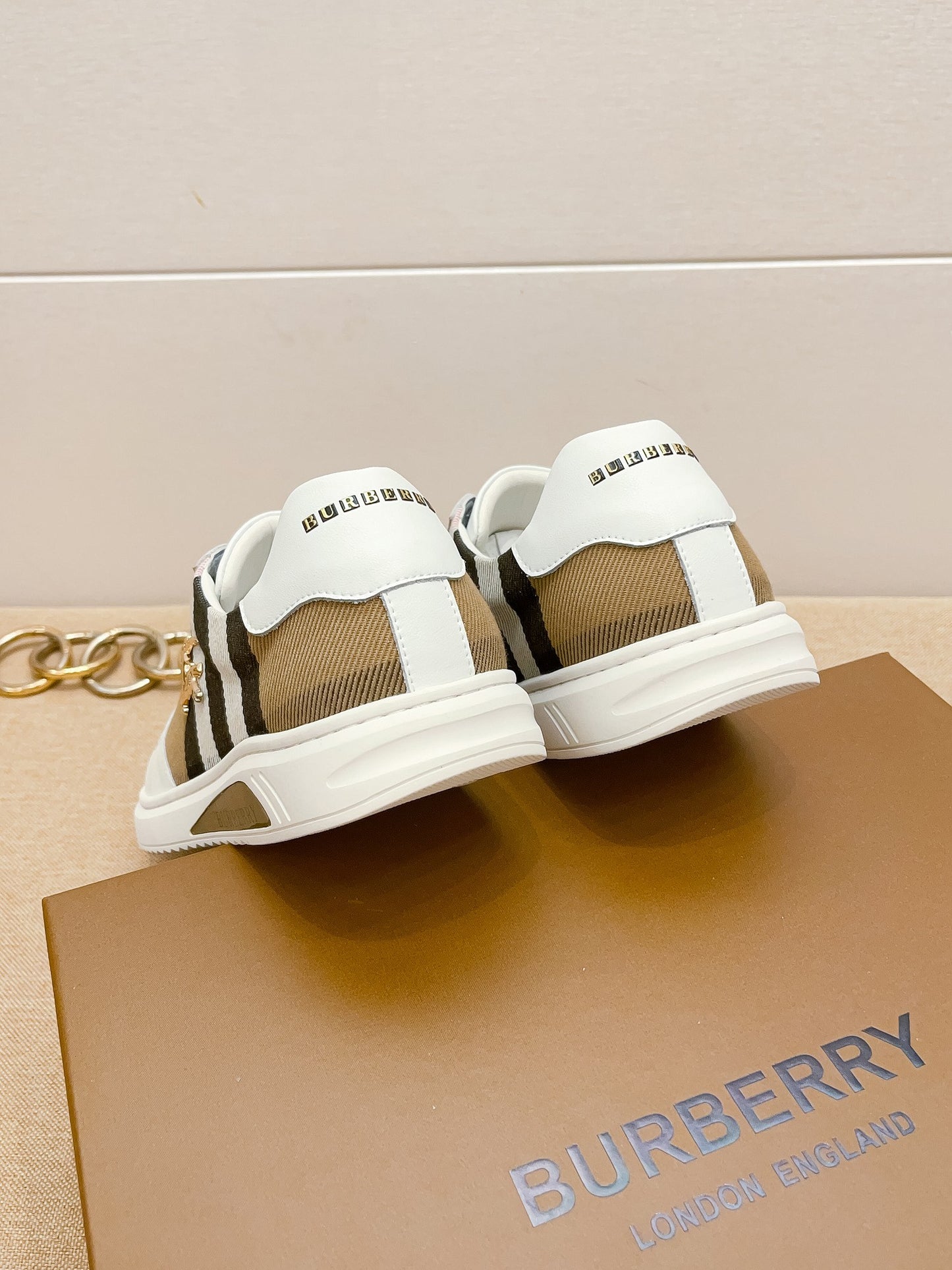 Burberry-093Shoes