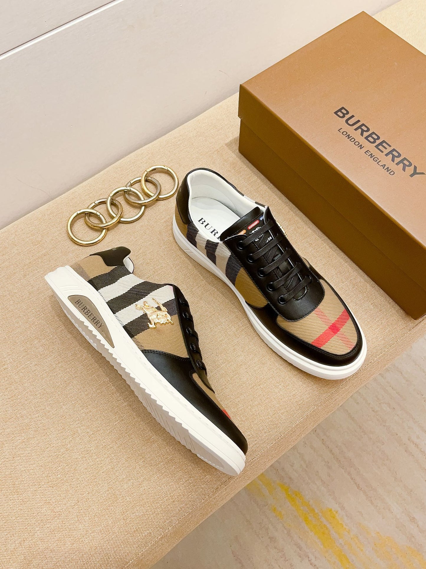 Burberry-094Shoes