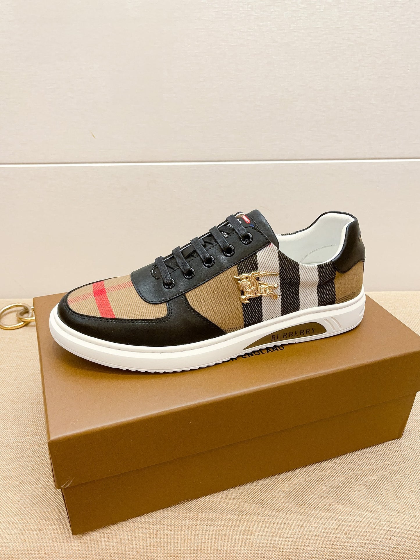 Burberry-094Shoes