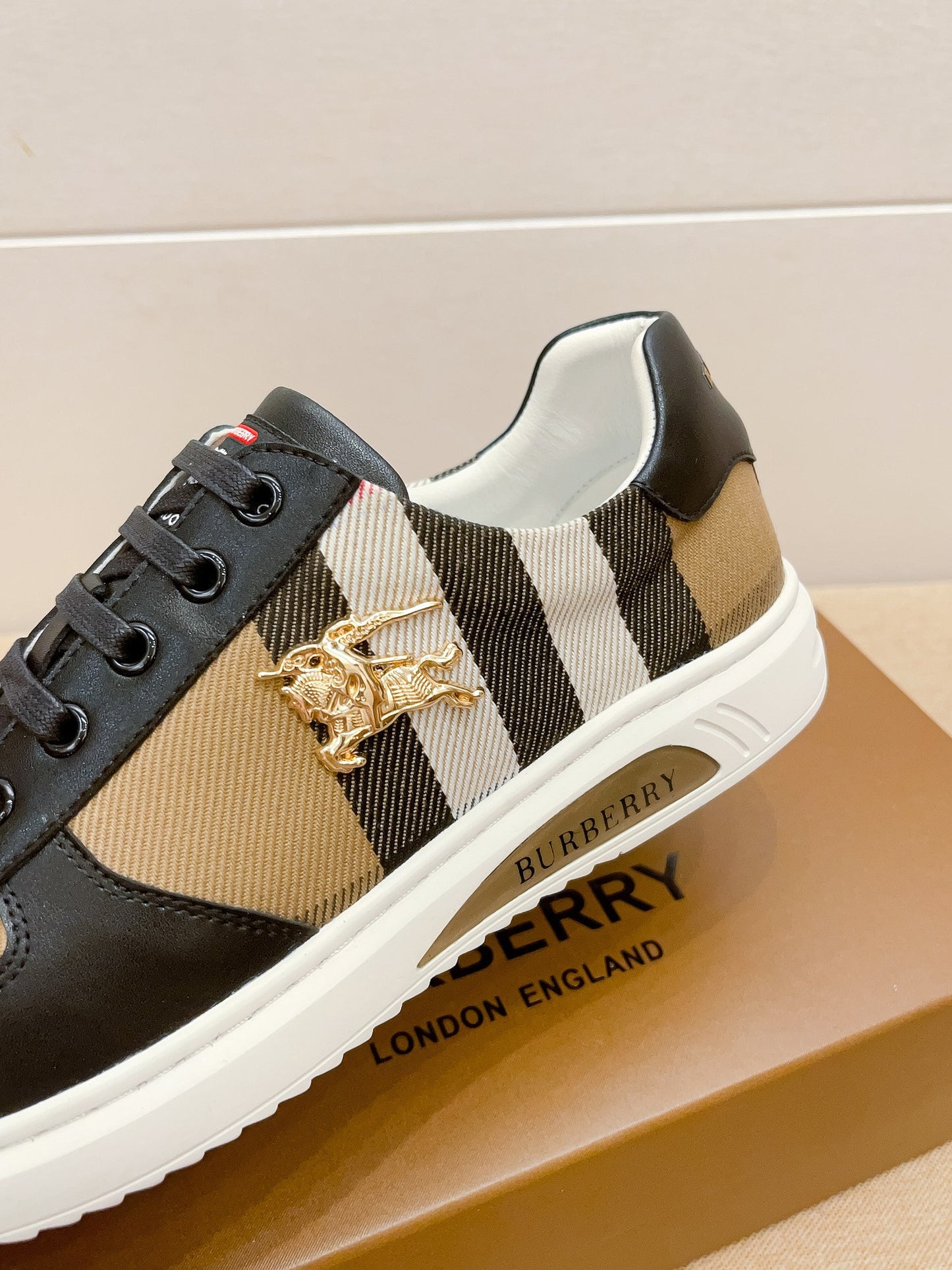 Burberry-094Shoes
