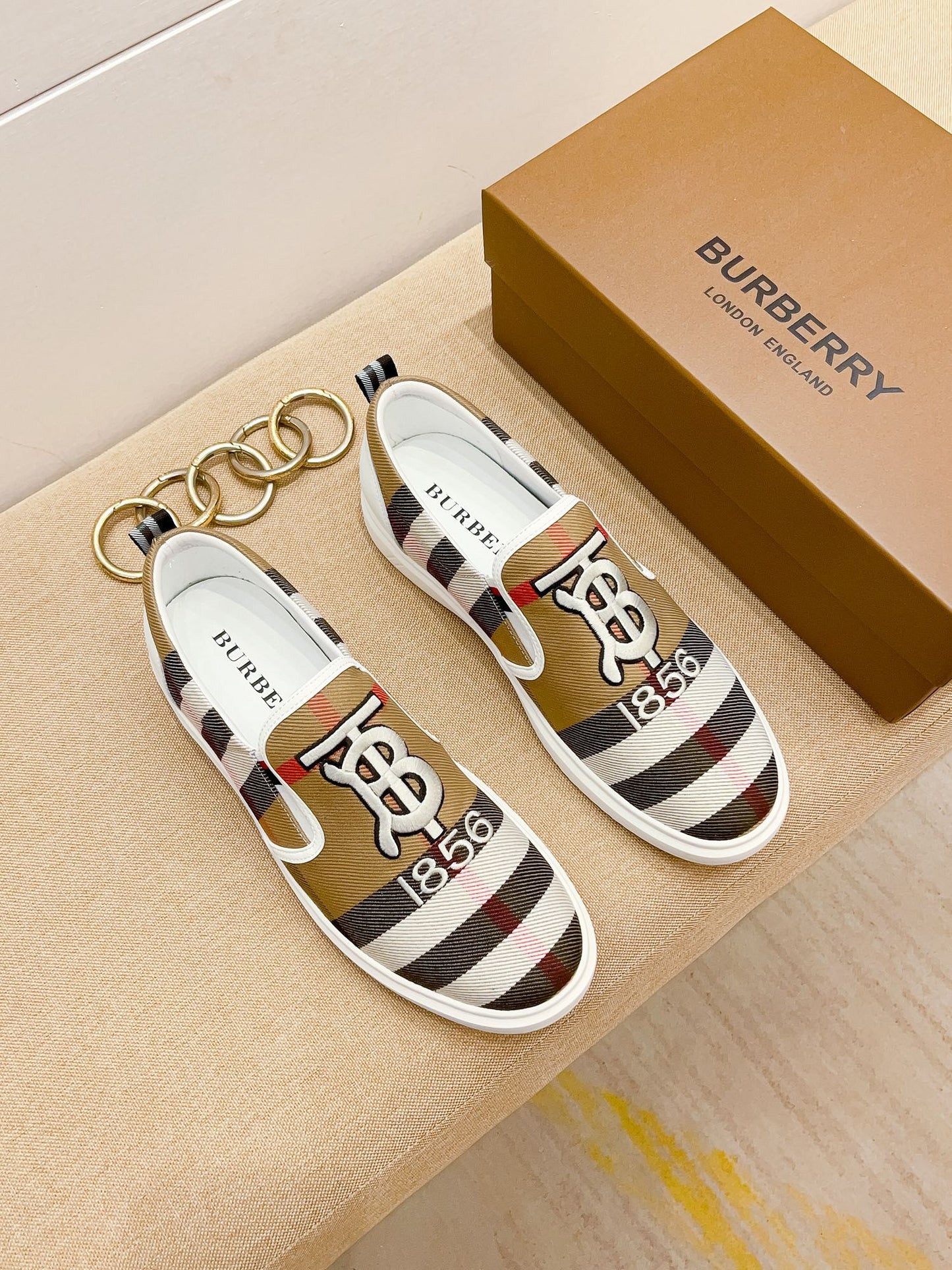Burberry-095Shoes