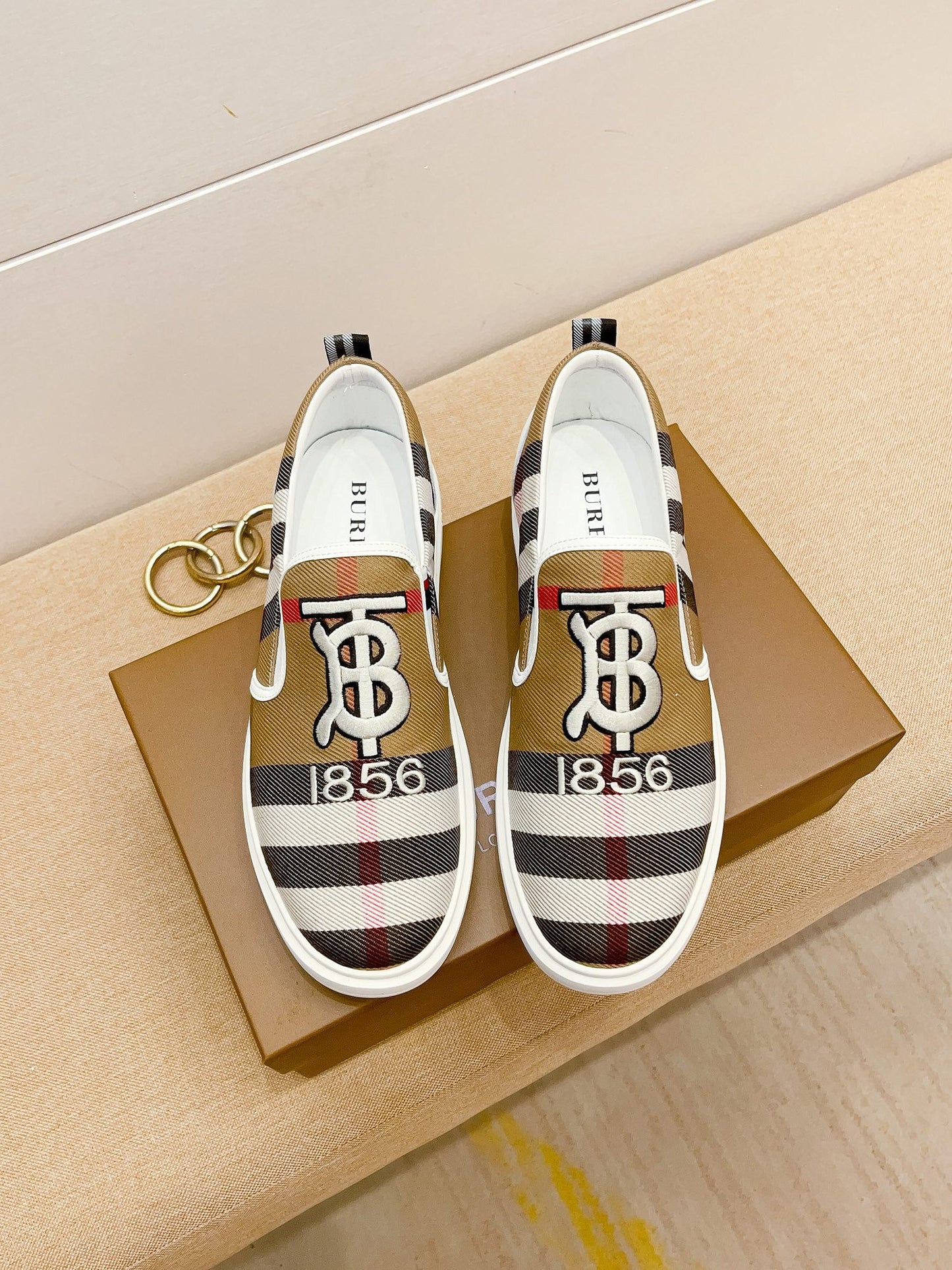 Burberry-095Shoes