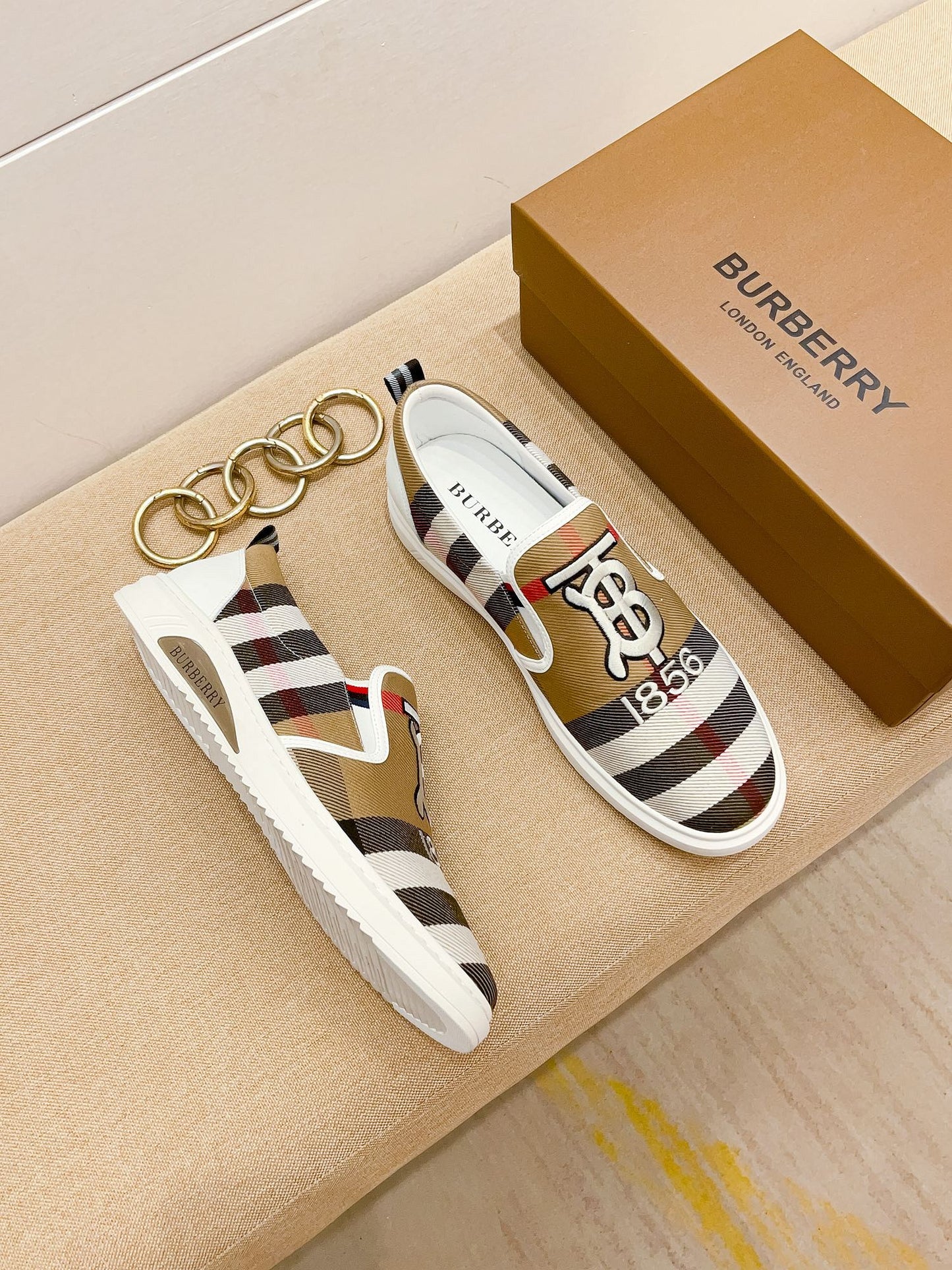 Burberry-095Shoes