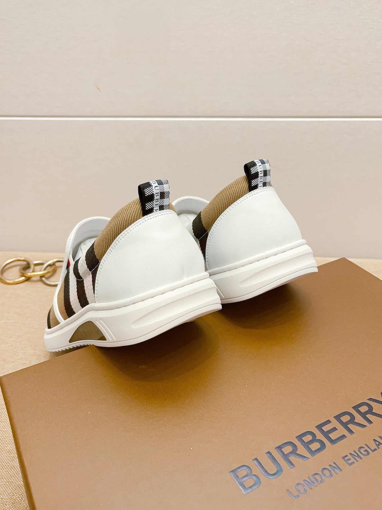 Burberry-095Shoes