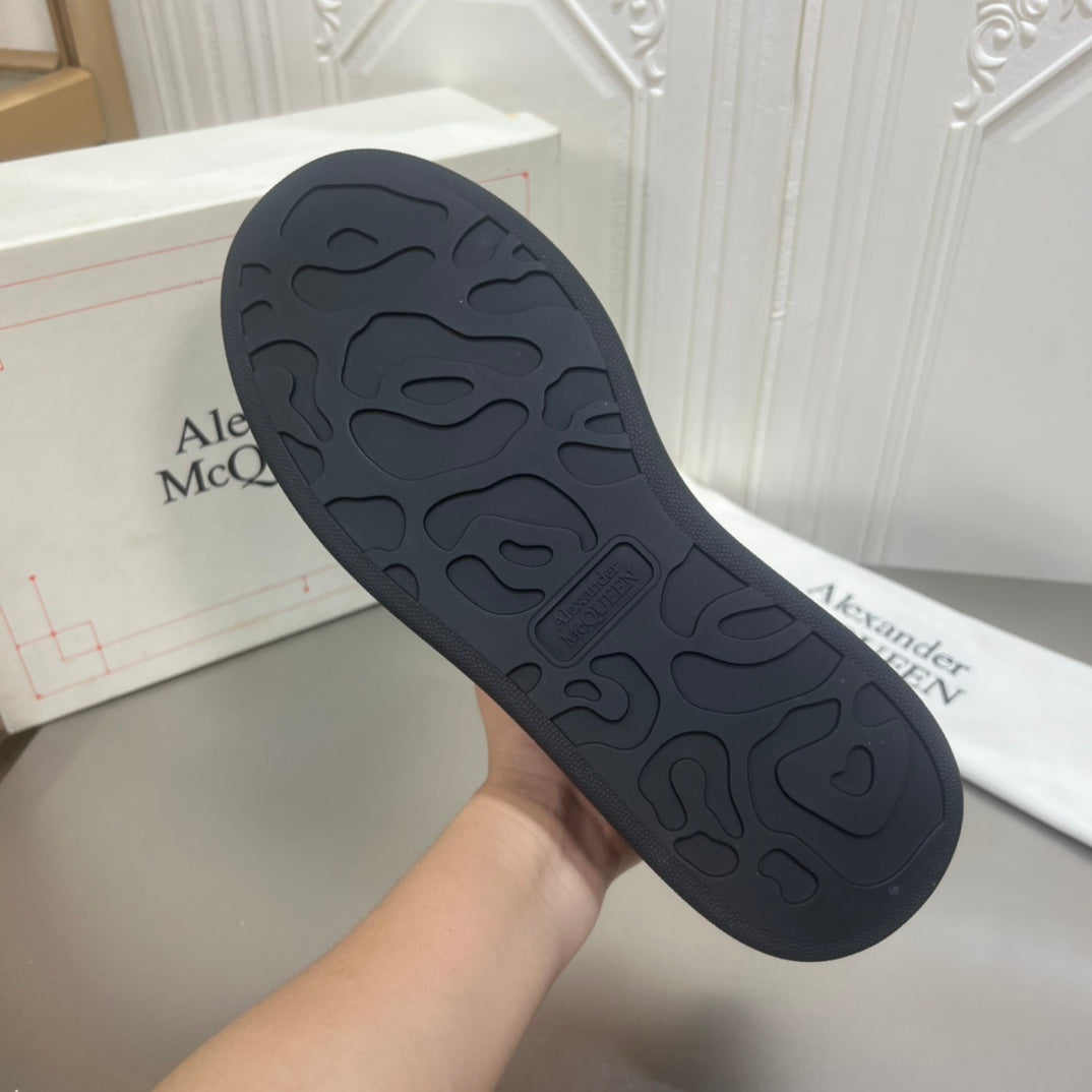 Alexander Mcqueen -011shores
