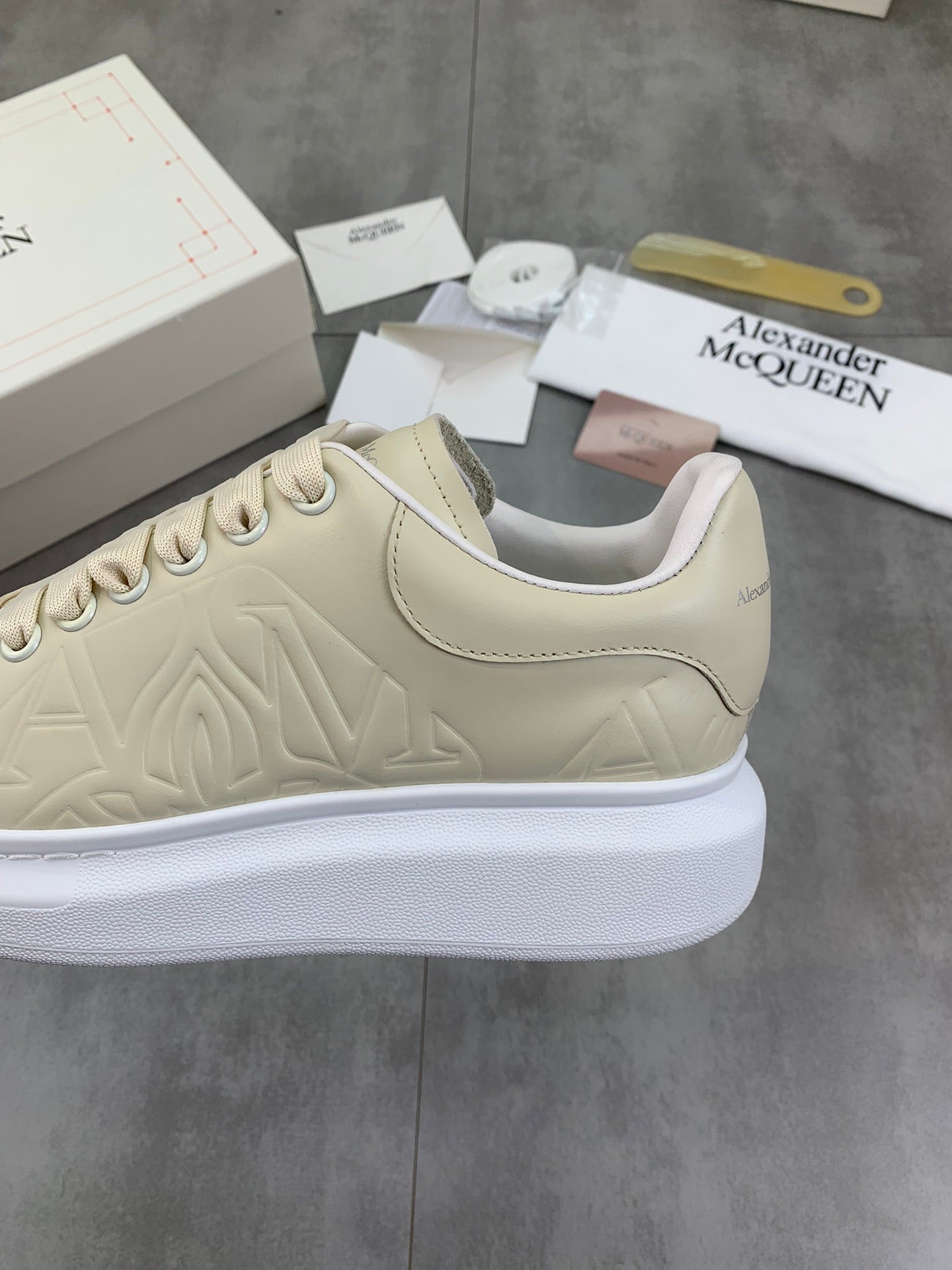 Alexander Mcqueen -024shores