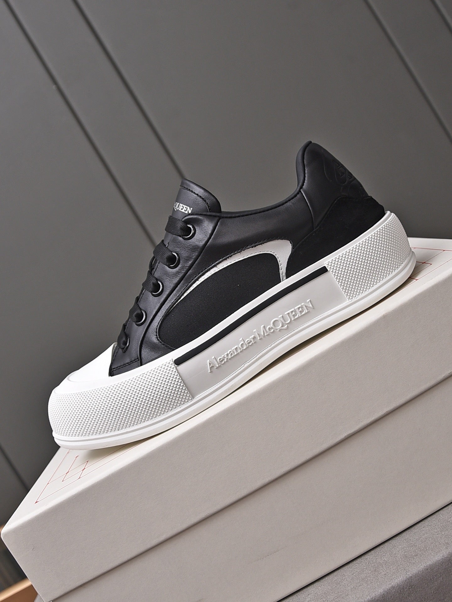 Alexander Mcqueen -039shores