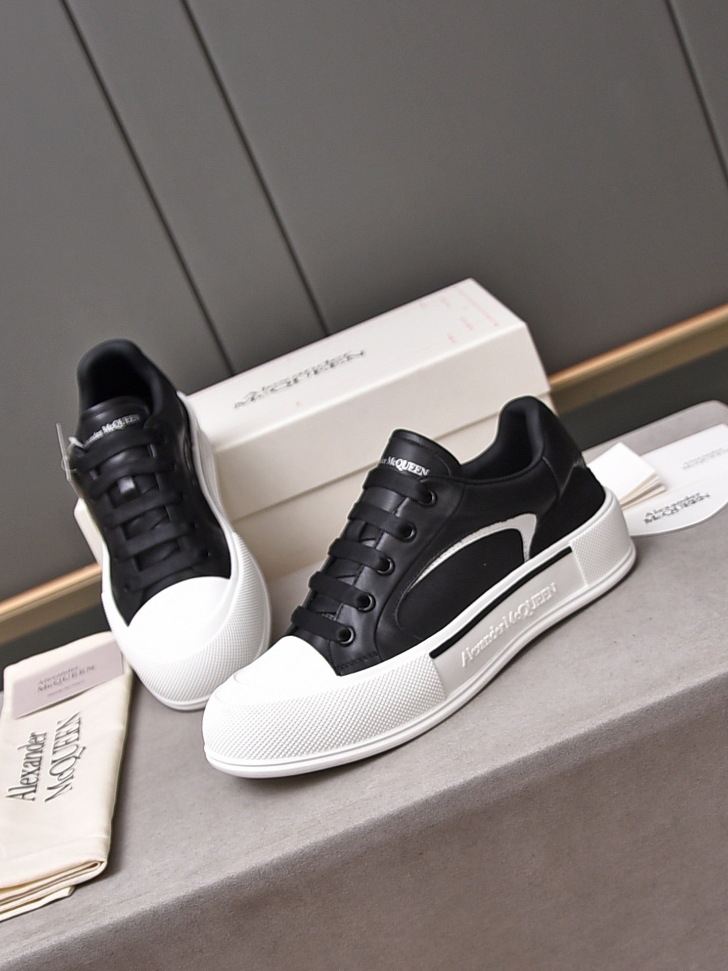 Alexander Mcqueen -039shores