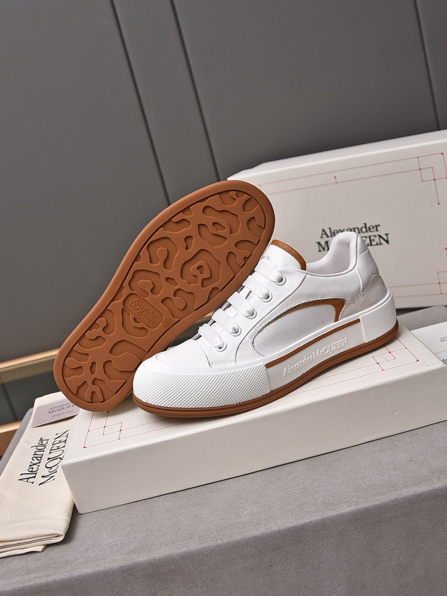 Alexander Mcqueen -040shores