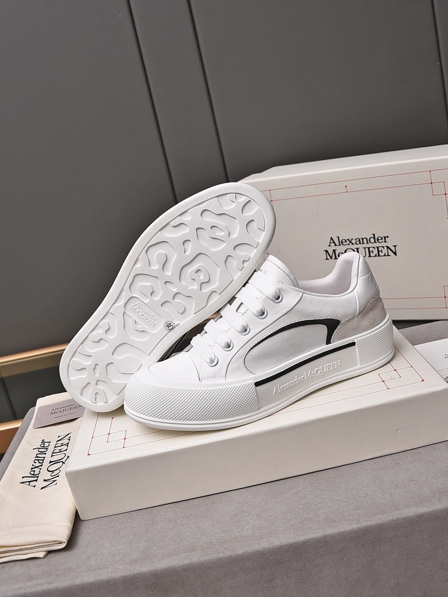 Alexander Mcqueen -041shores
