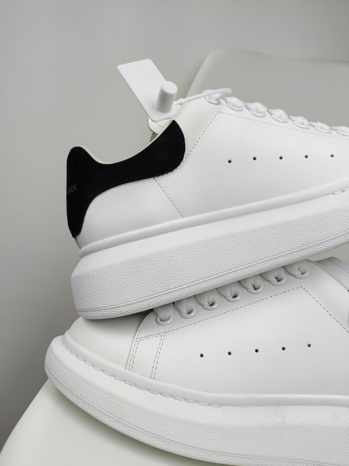 Alexander Mcqueen -043shores