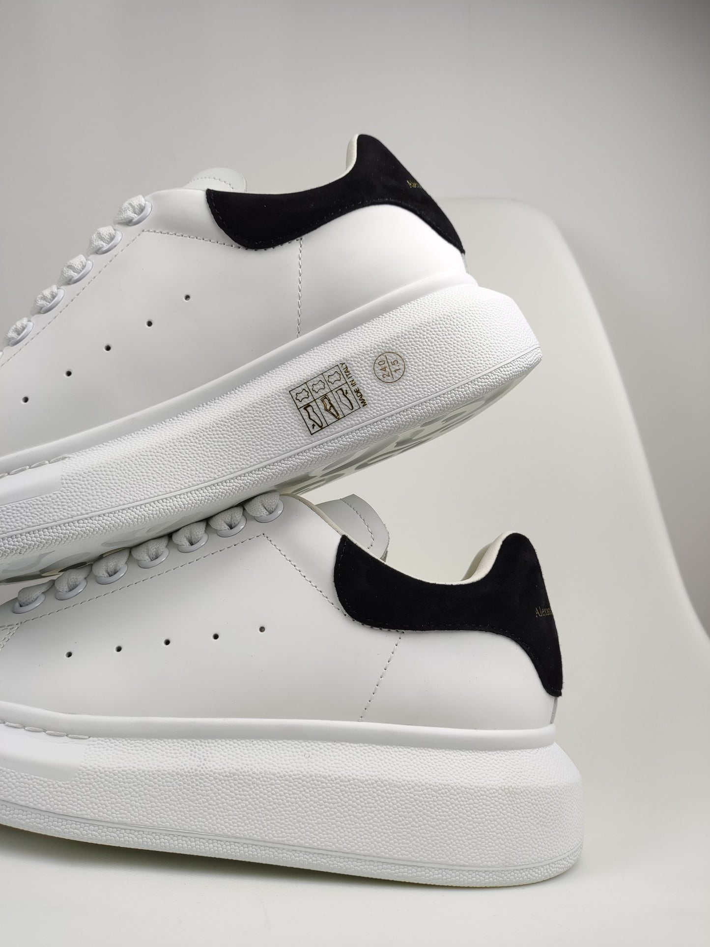 Alexander Mcqueen -043shores