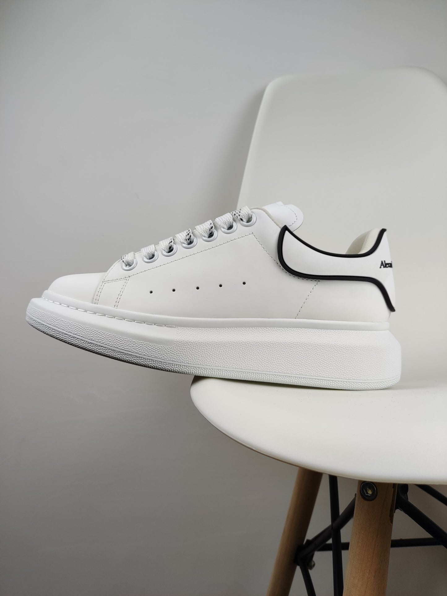 Alexander Mcqueen -046shores