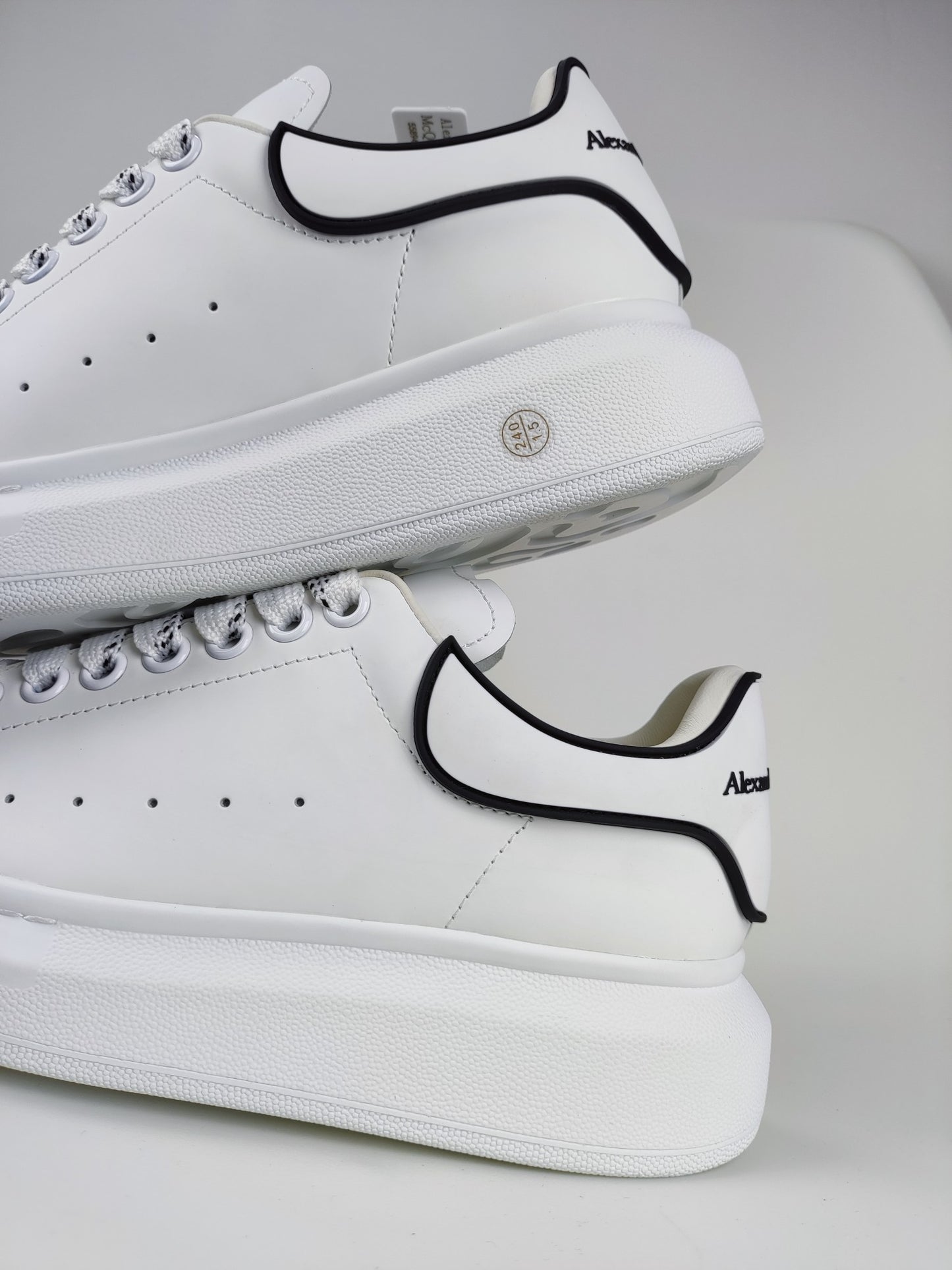 Alexander Mcqueen -046shores