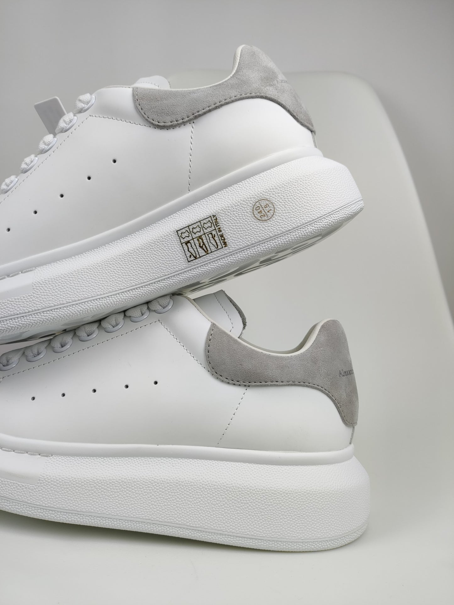 Alexander Mcqueen -047shores