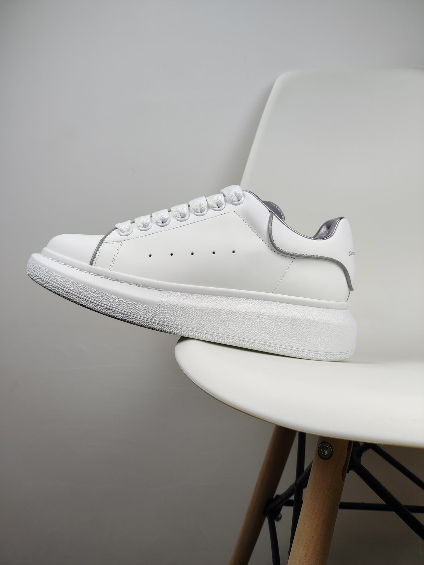 Alexander Mcqueen -050shores