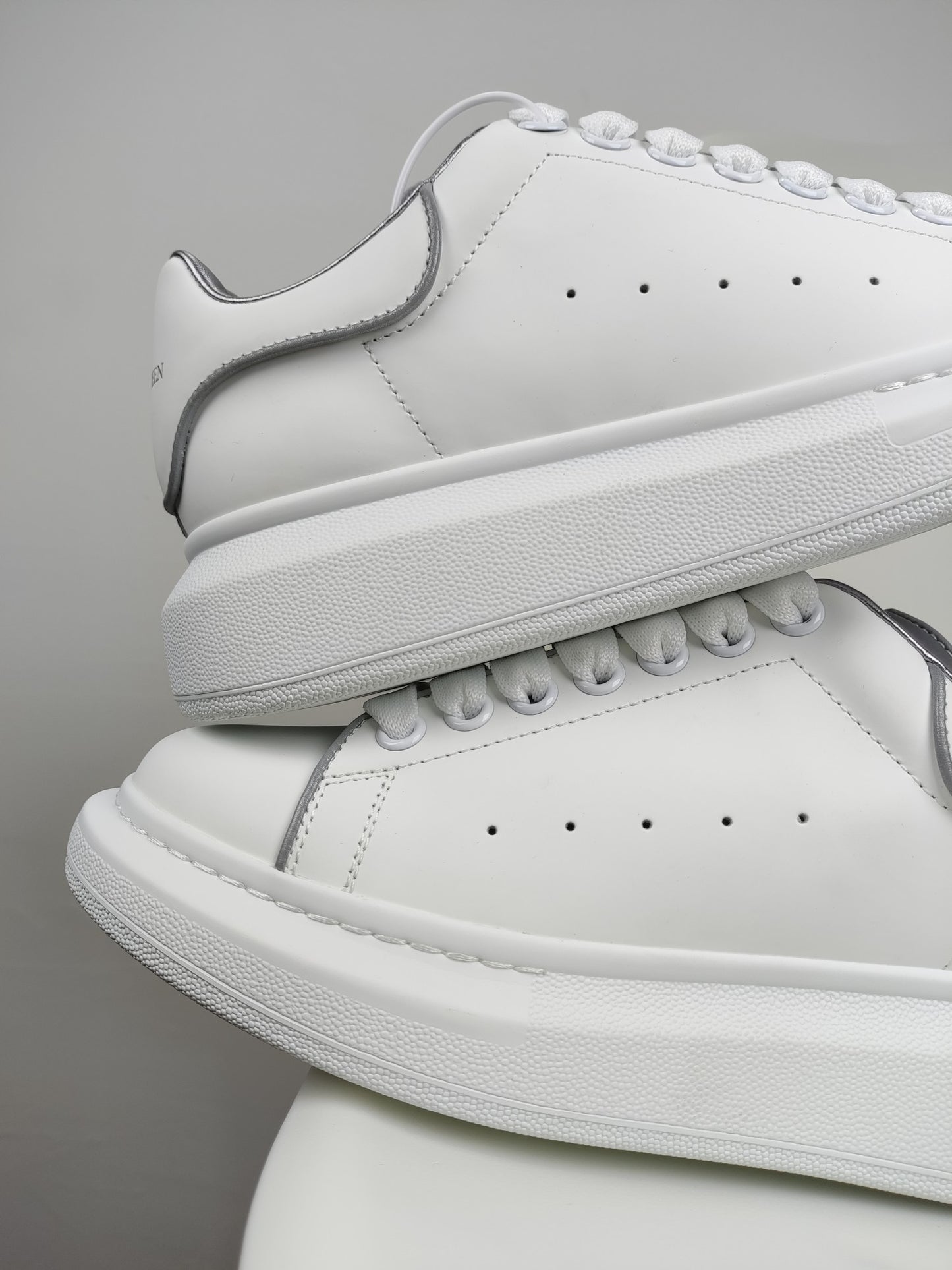 Alexander Mcqueen -050shores